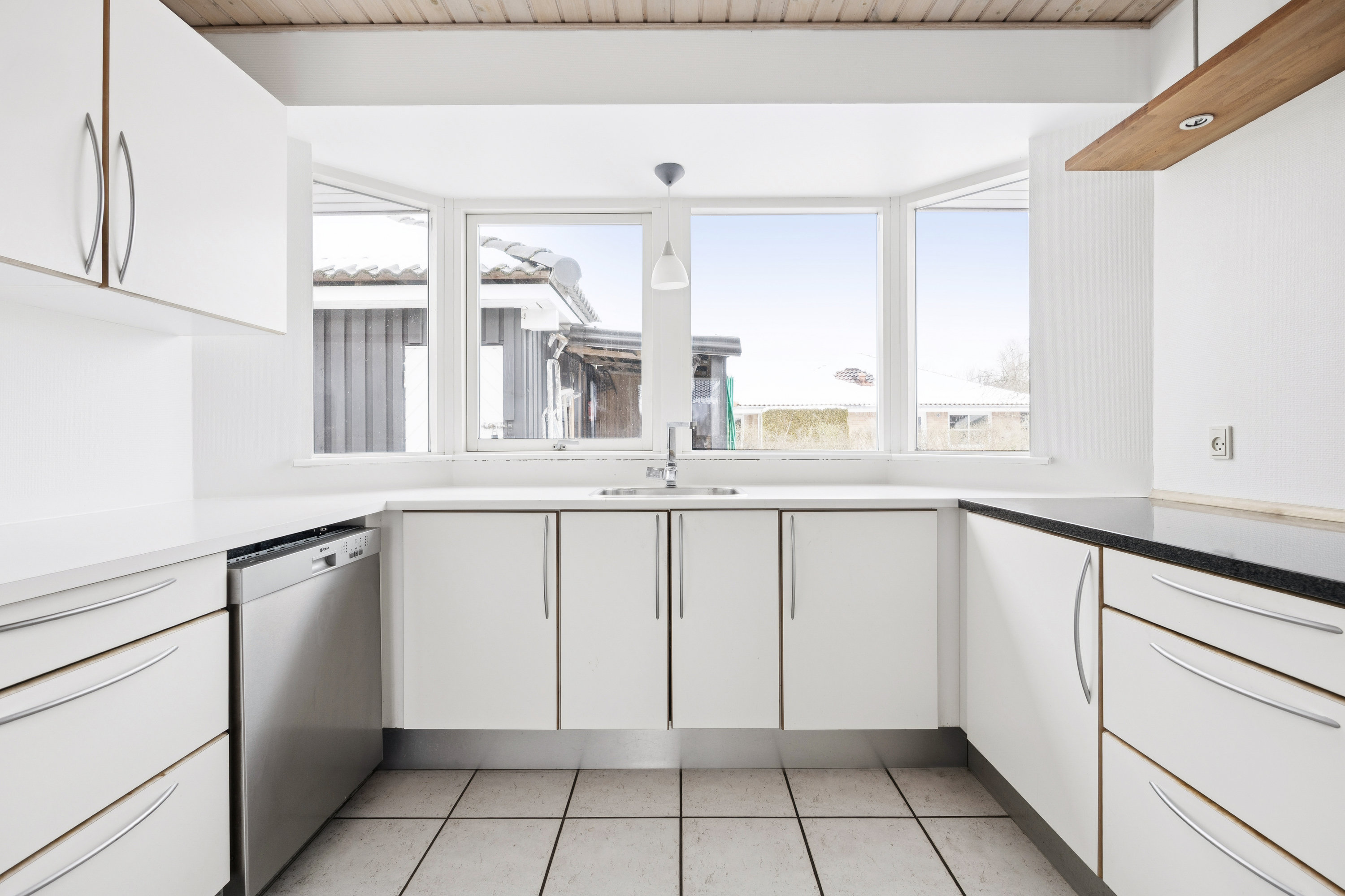 Fremhævet køkken billede i fuldskærmstilstand. Billede af Humlekærgård 12, 4600 Køge