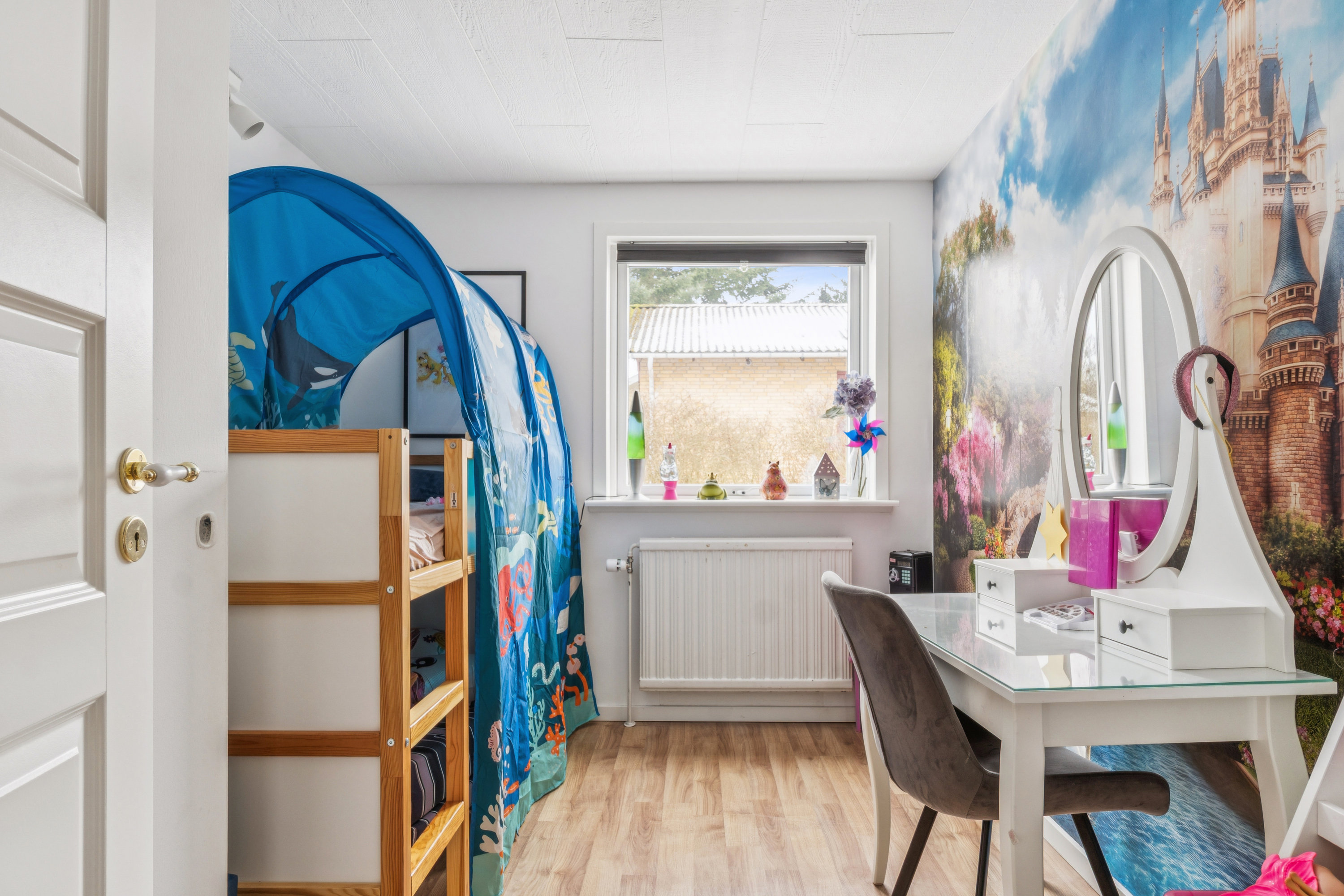 Fremhævet værelse billede i fuldskærmstilstand. Billede af Lærkevej 14, 5560 Aarup