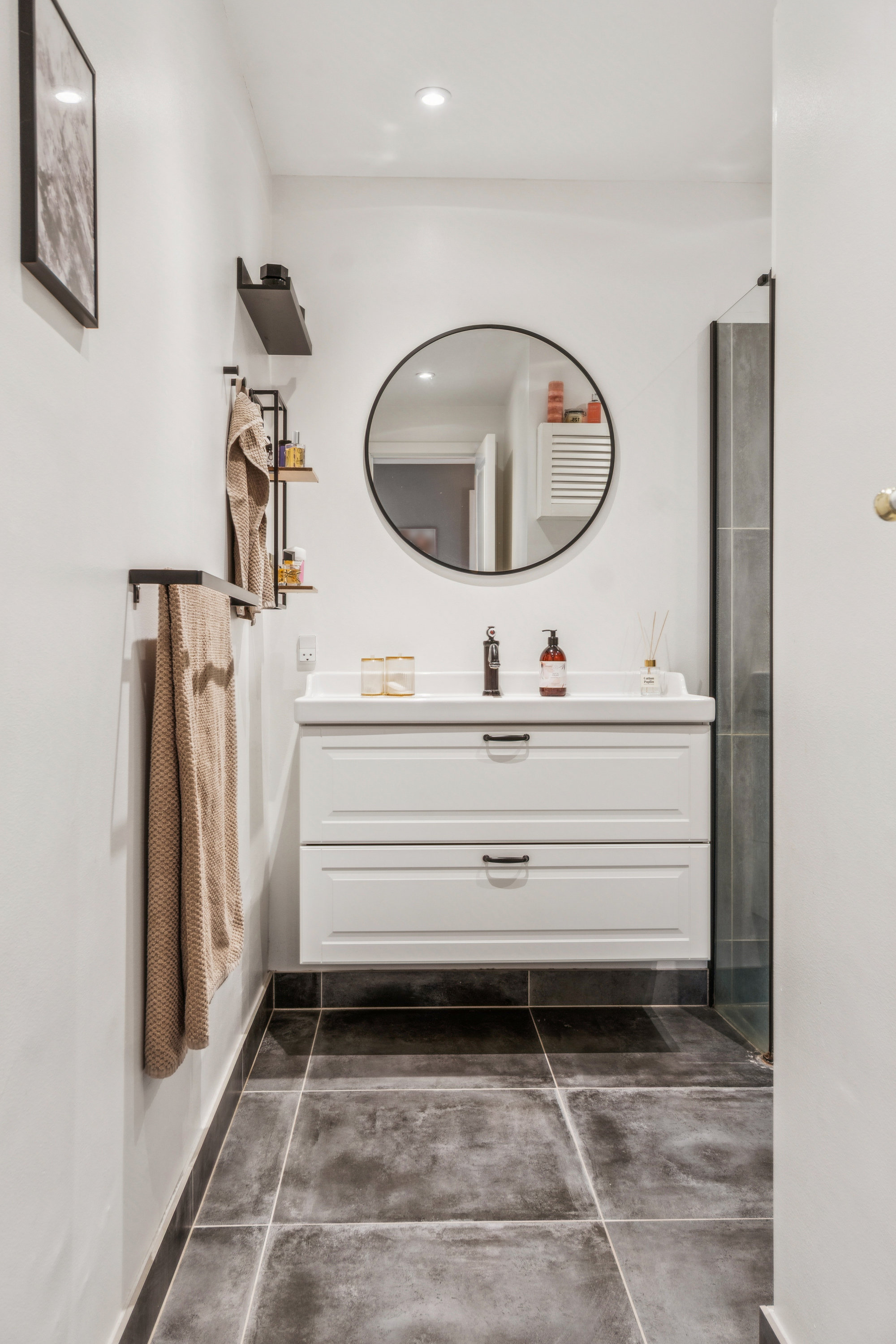 Fremhævet badeværelse billede i fuldskærmstilstand. Billede af Lærkevej 14, 5560 Aarup