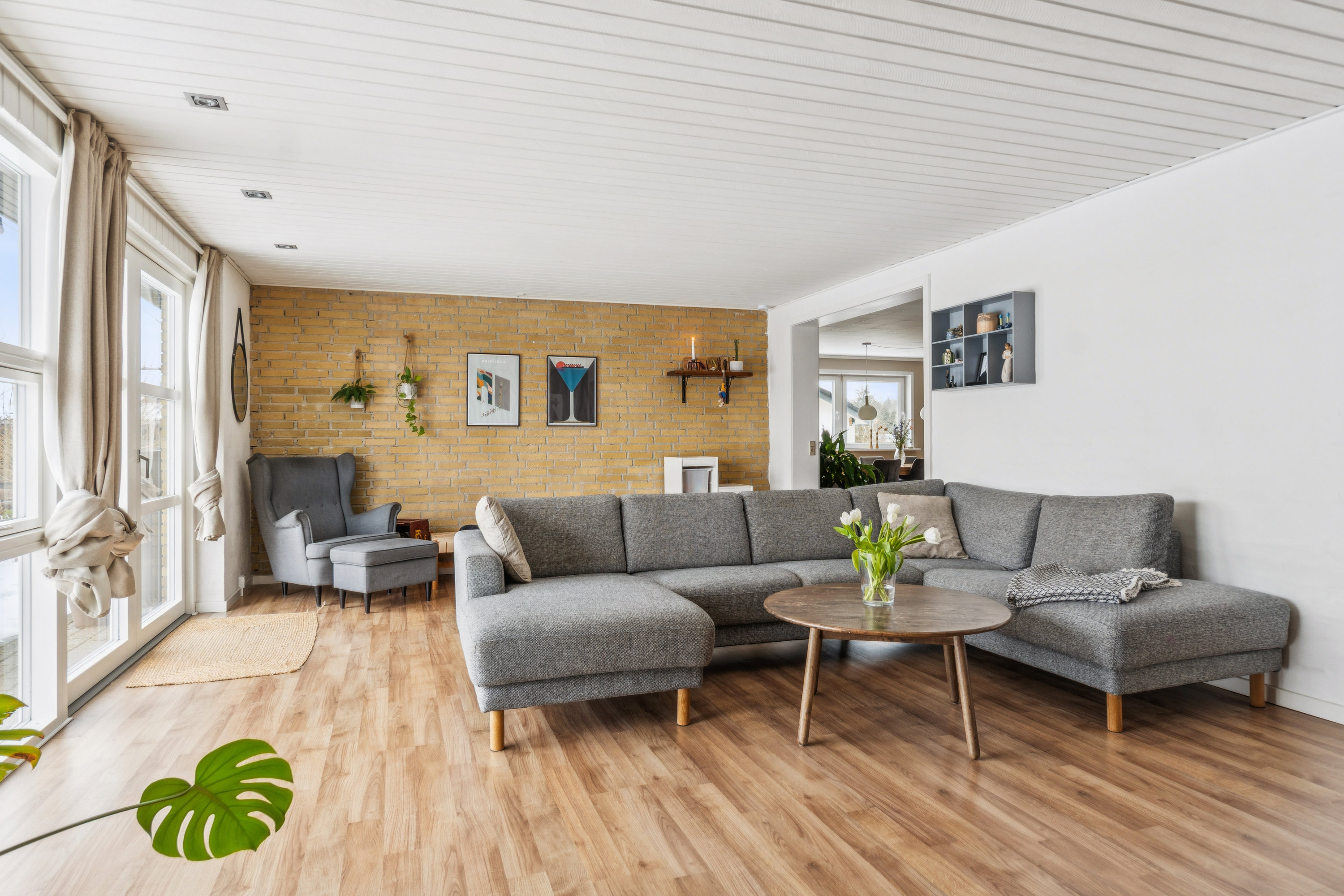 Fremhævet stue billede i fuldskærmstilstand. Billede af Lærkevej 14, 5560 Aarup