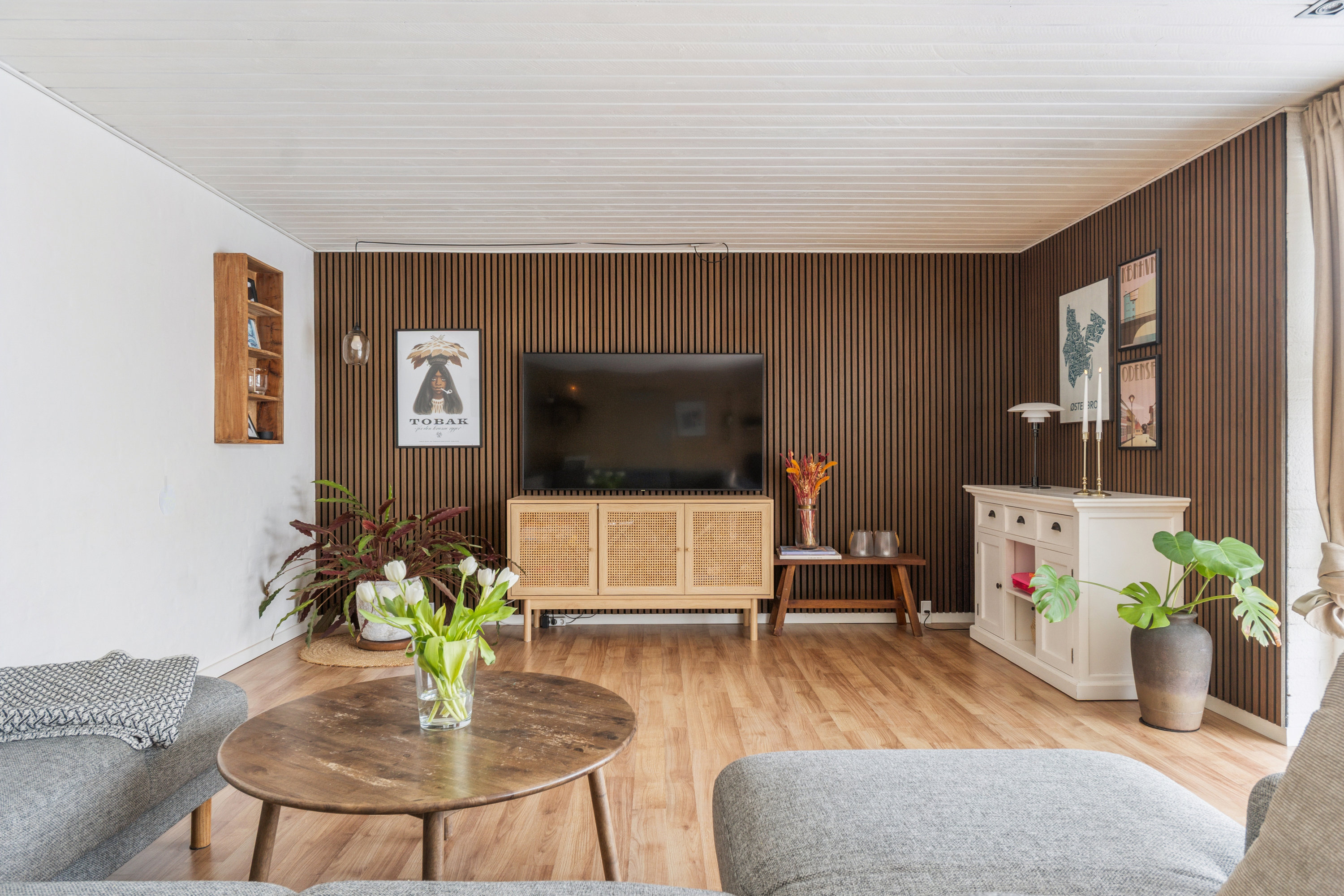 Fremhævet stue billede i fuldskærmstilstand. Billede af Lærkevej 14, 5560 Aarup