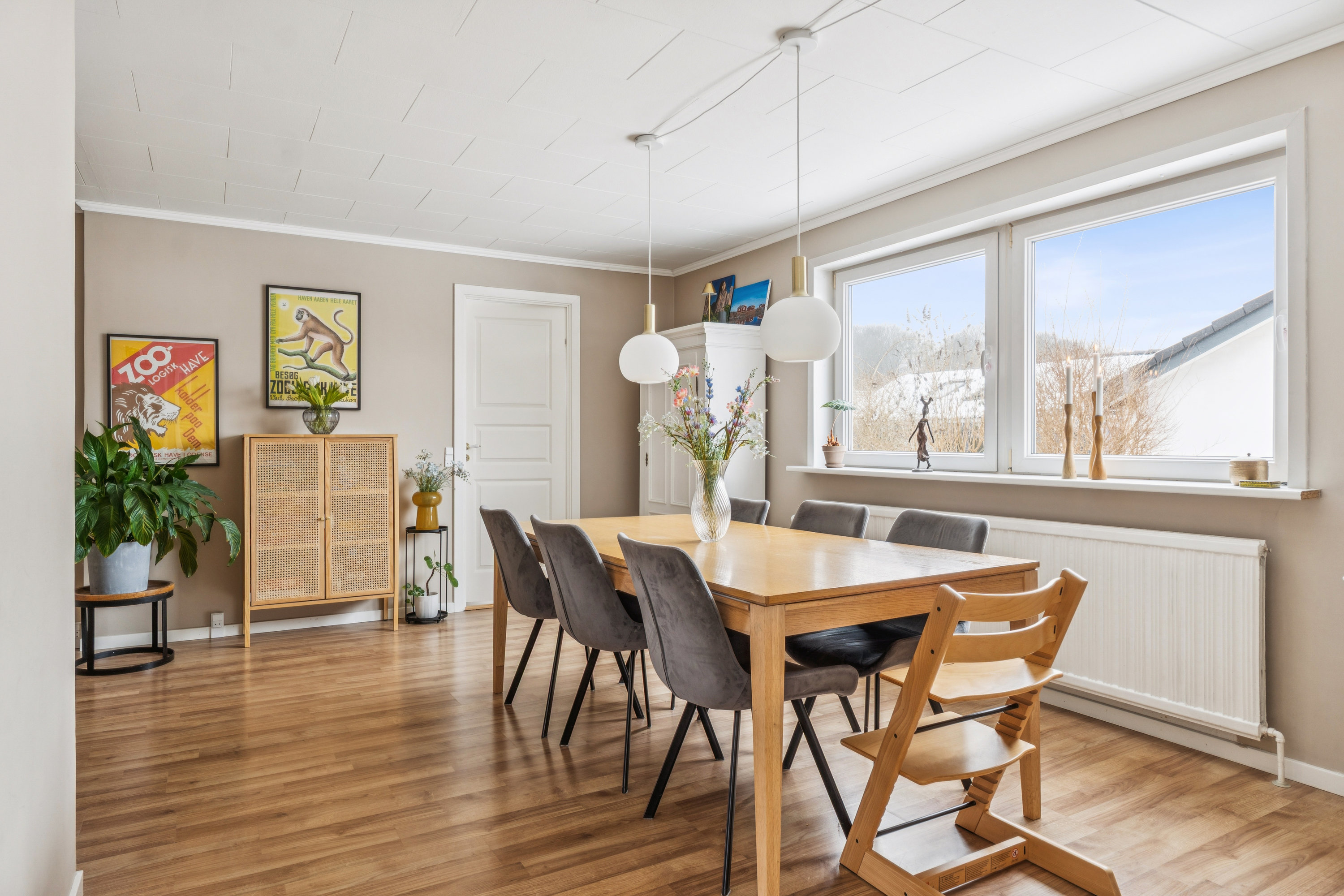 Fremhævet stue billede i fuldskærmstilstand. Billede af Lærkevej 14, 5560 Aarup