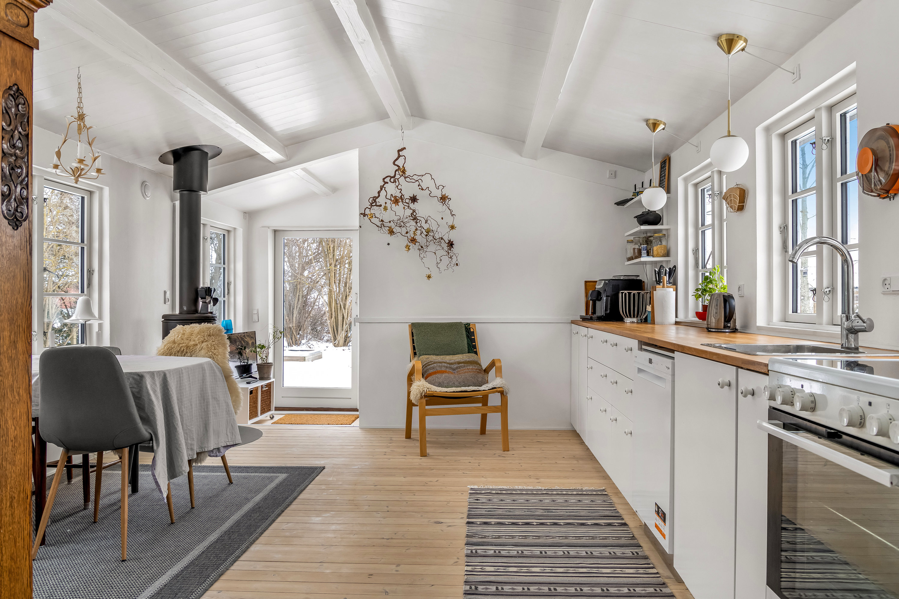 Fremhævet køkken alrum billede i fuldskærmstilstand. Billede af Ellekær 7, Over Draaby Strand, 3630 Jægerspris