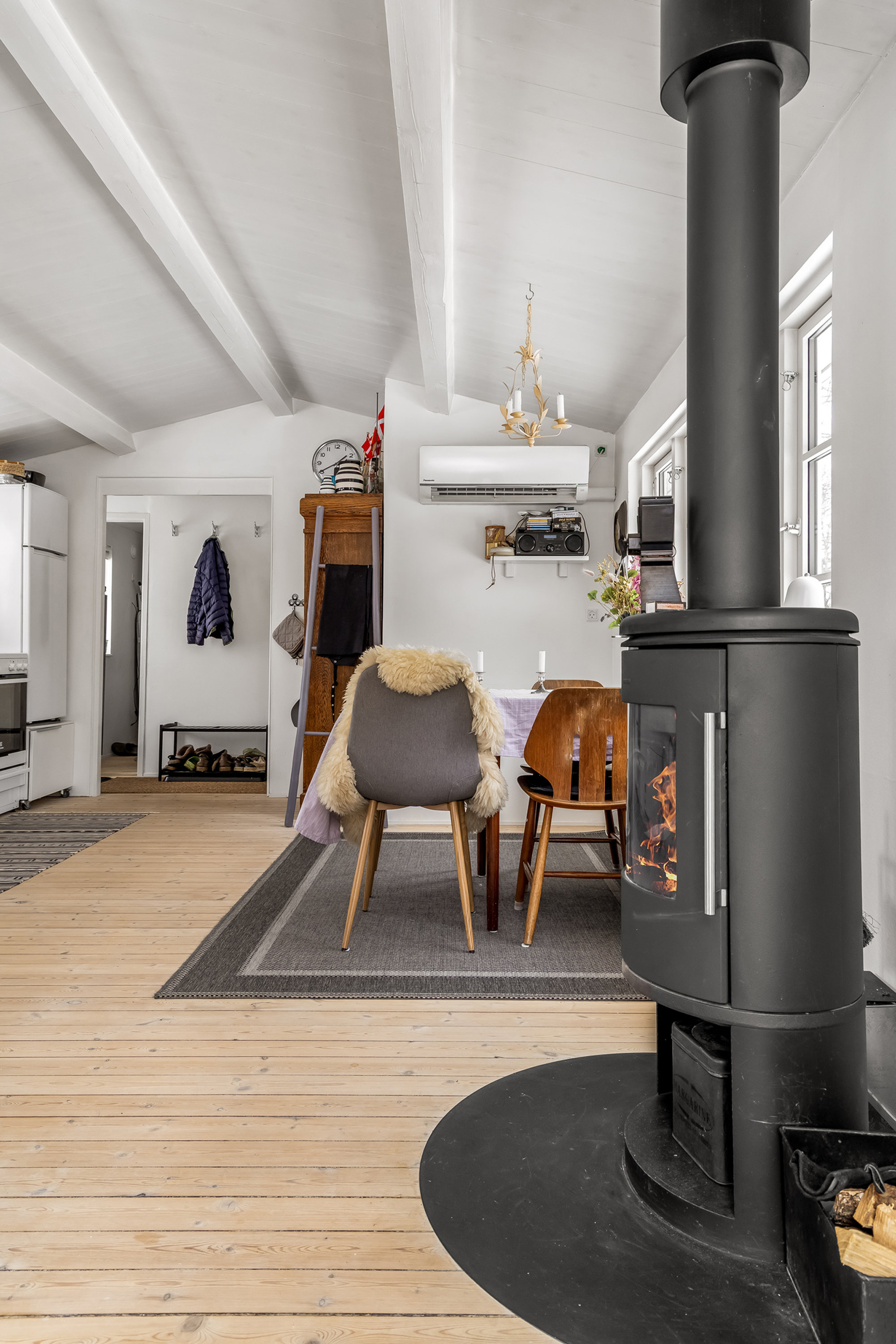 Fremhævet køkken alrum billede i fuldskærmstilstand. Billede af Ellekær 7, Over Draaby Strand, 3630 Jægerspris