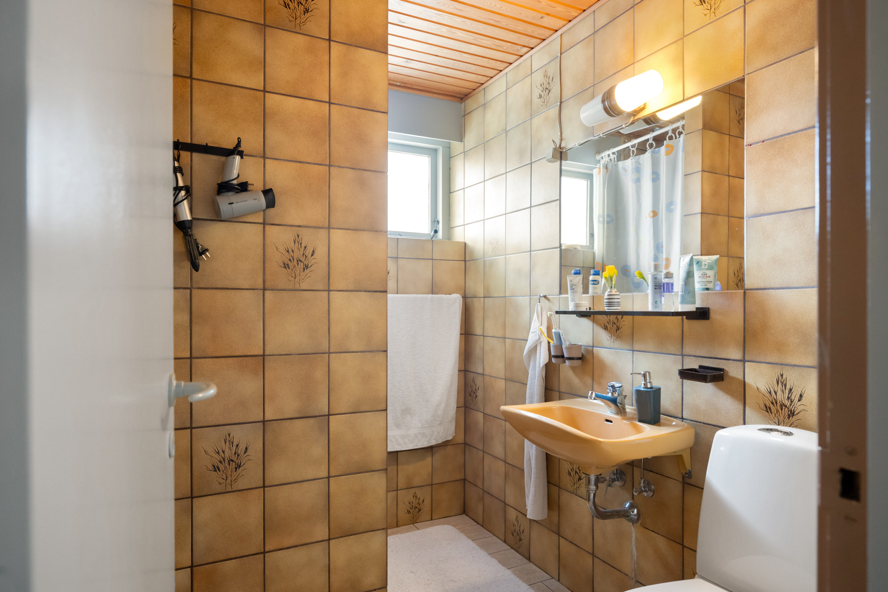 Fremhævet badeværelse billede i fuldskærmstilstand. Billede af Rugbjergvej 45, Stavtrup, 8260 Viby J