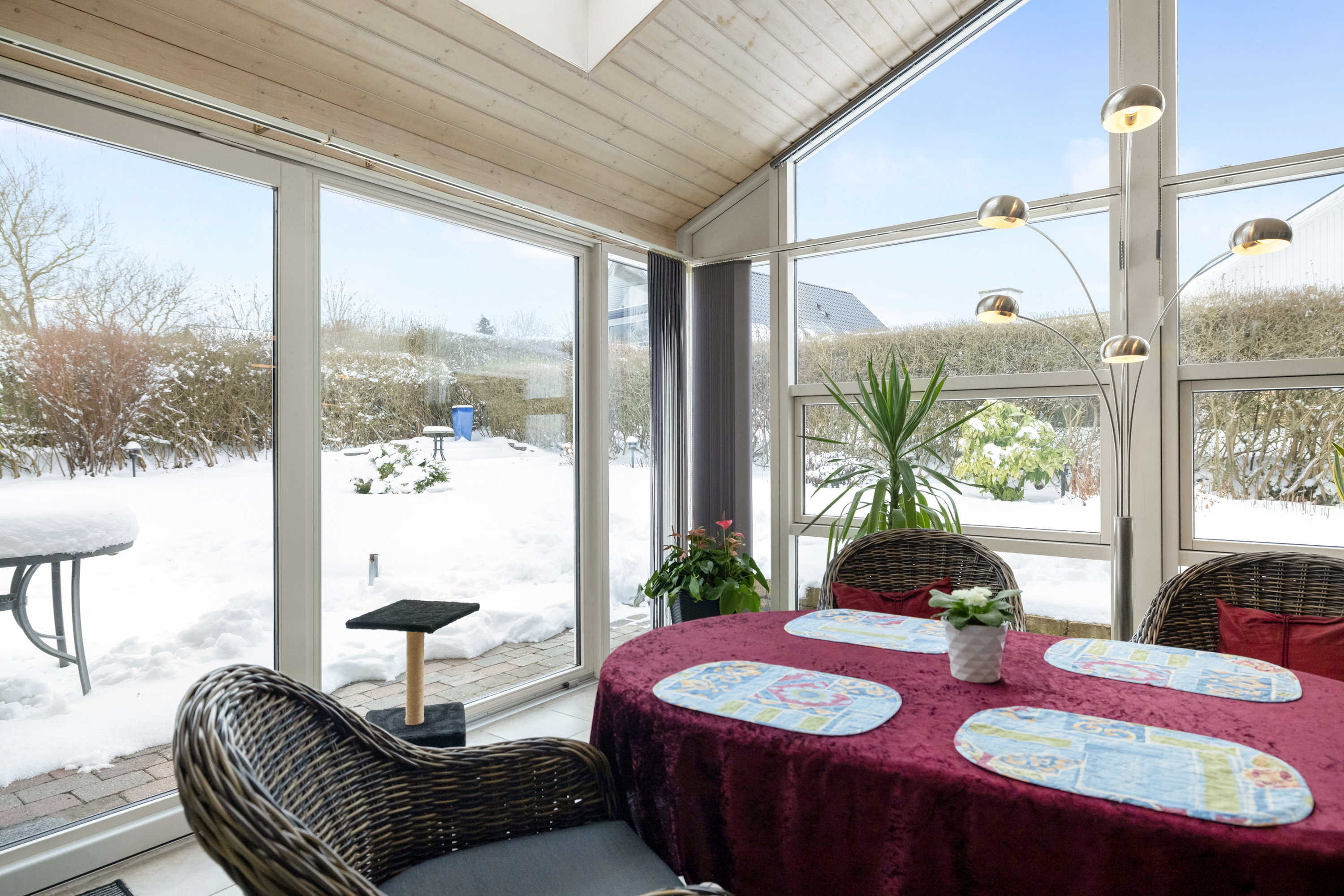 Fremhævet udestue billede i fuldskærmstilstand. Billede af Rugbjergvej 45, Stavtrup, 8260 Viby J