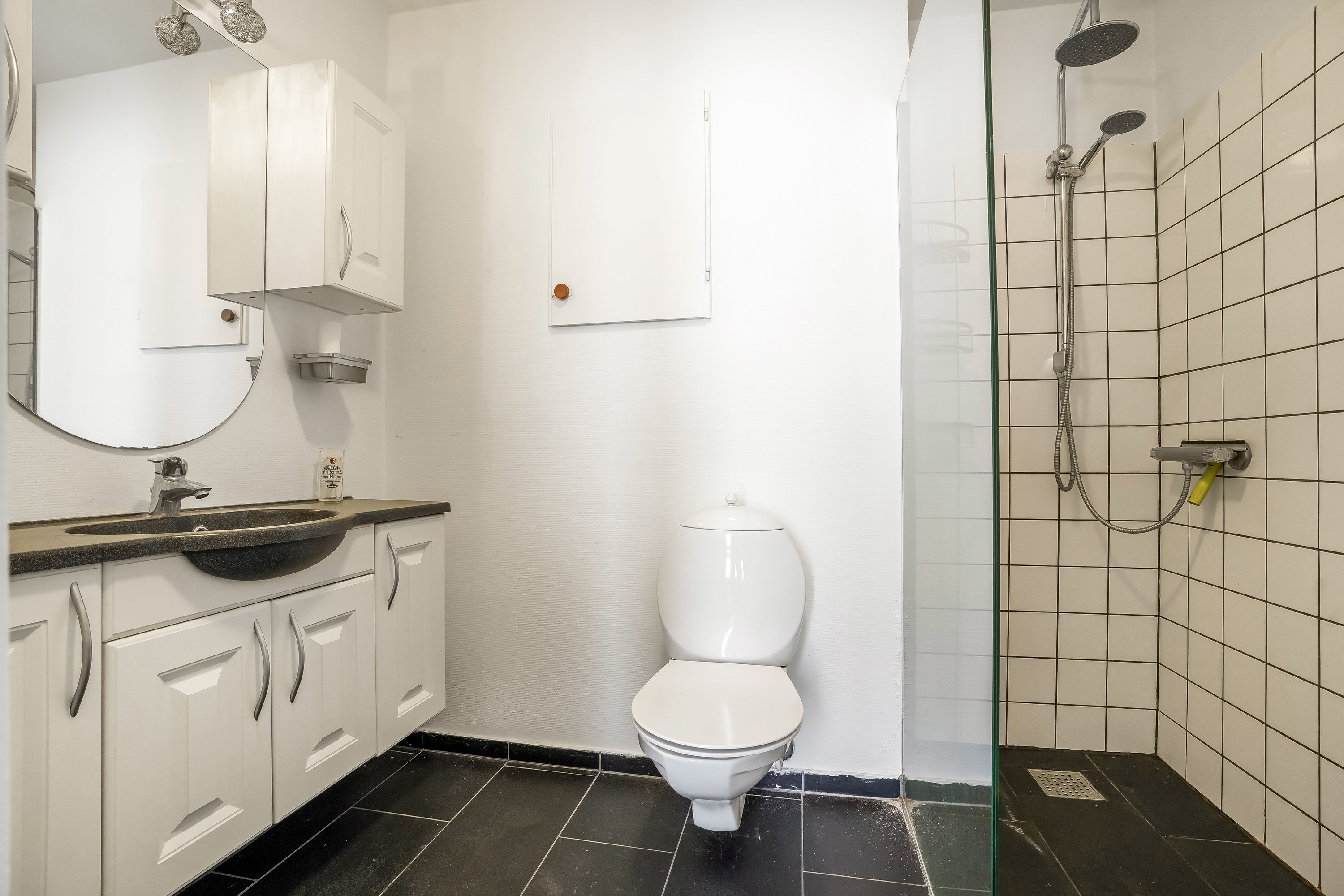 Fremhævet badeværelse billede i fuldskærmstilstand. Billede af Søndergade 4, 7171 Uldum