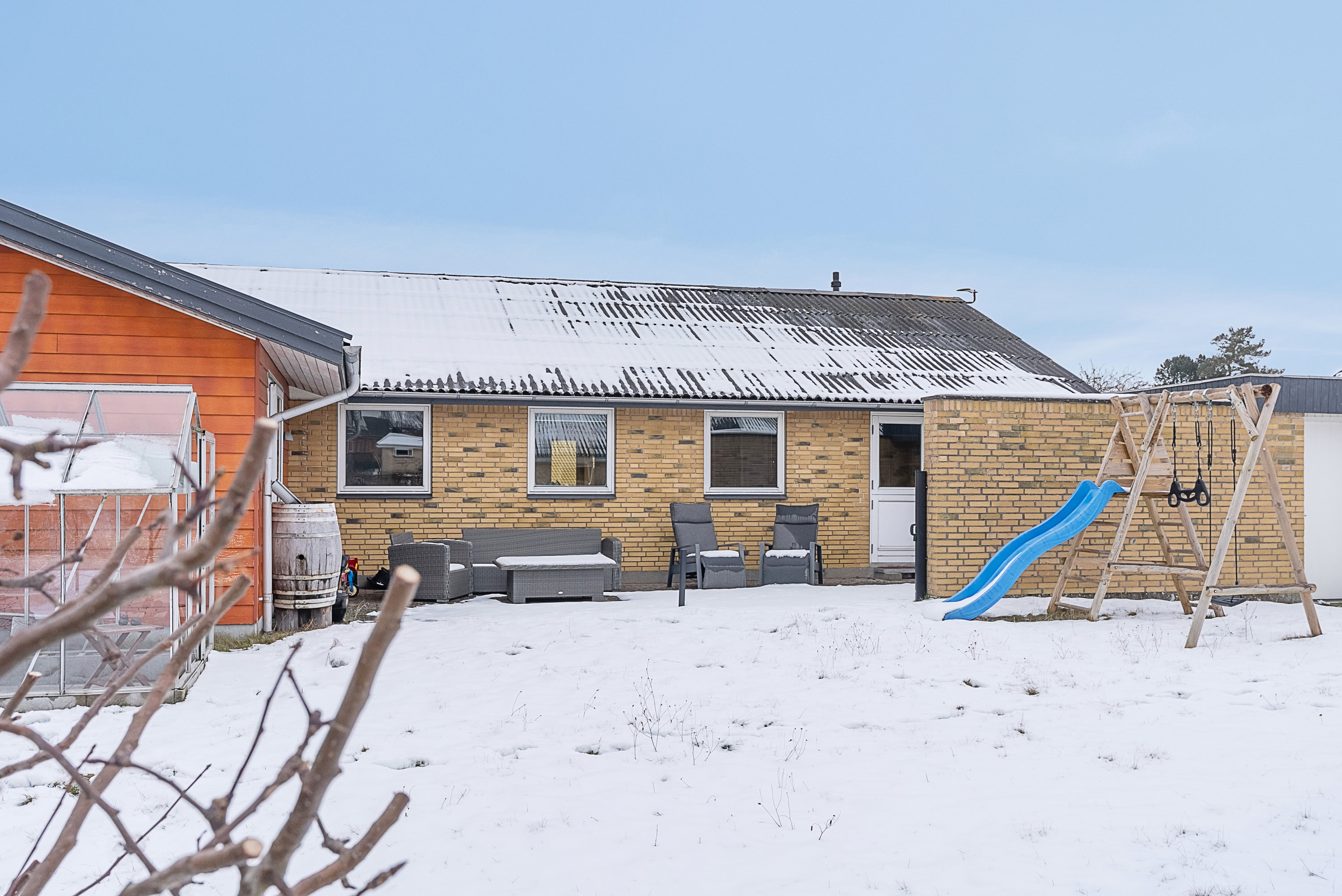 Fremhævet facade billede i fuldskærmstilstand. Billede af Vinkelvej 8, Brobyværk, 5672 Broby