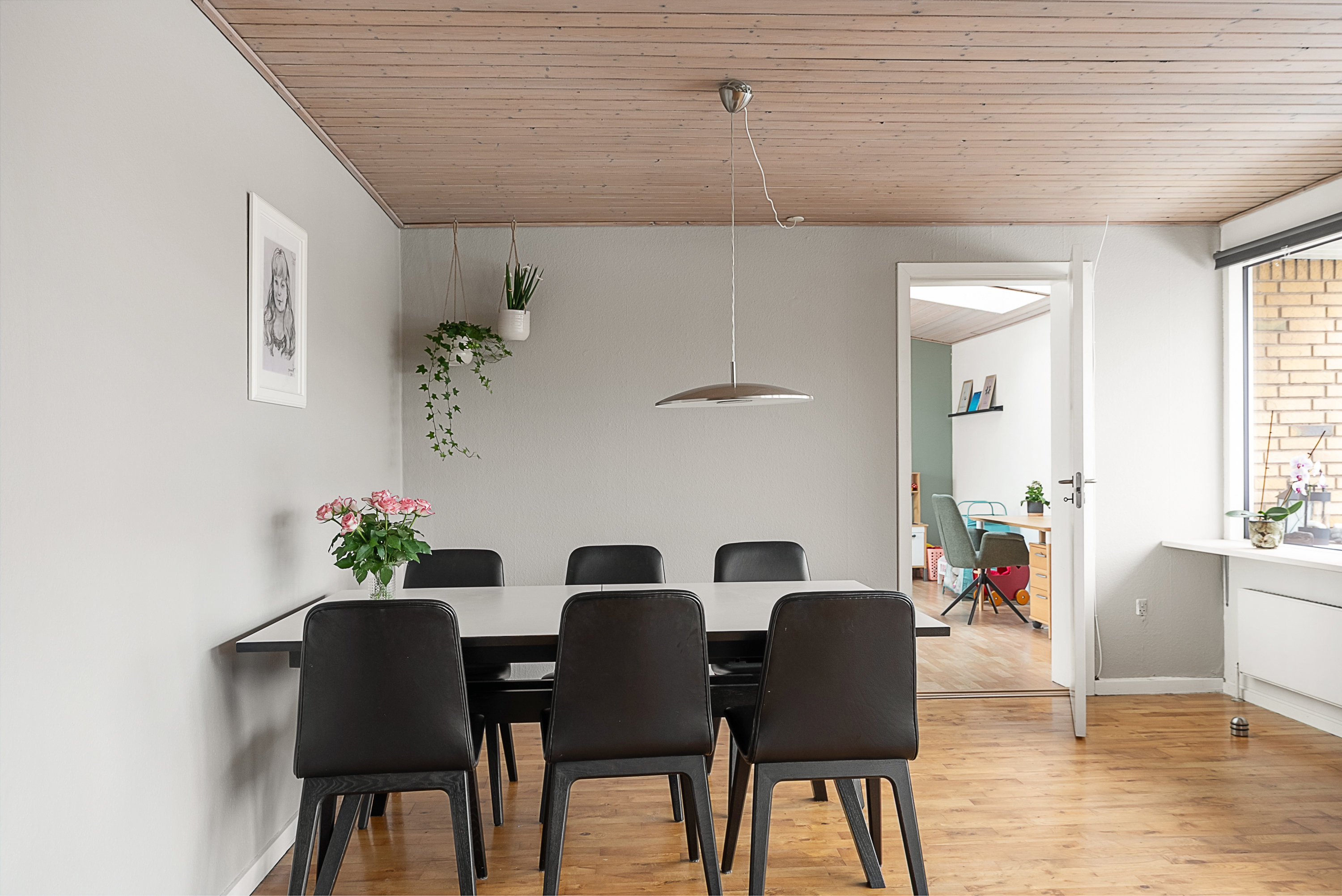 Fremhævet stue billede i fuldskærmstilstand. Billede af Vinkelvej 8, Brobyværk, 5672 Broby