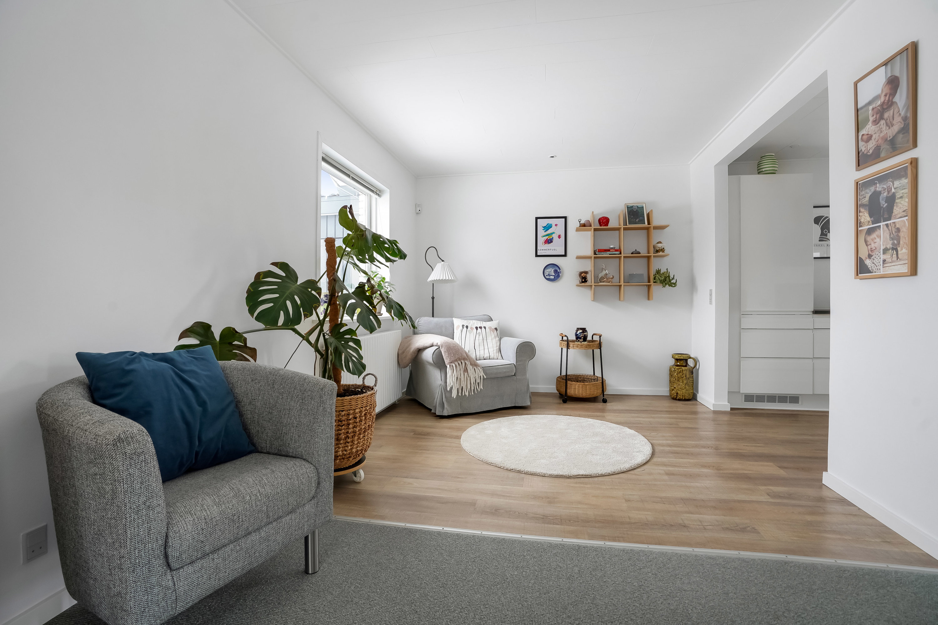 Fremhævet stue billede i fuldskærmstilstand. Billede af Åparken 11, 7171 Uldum