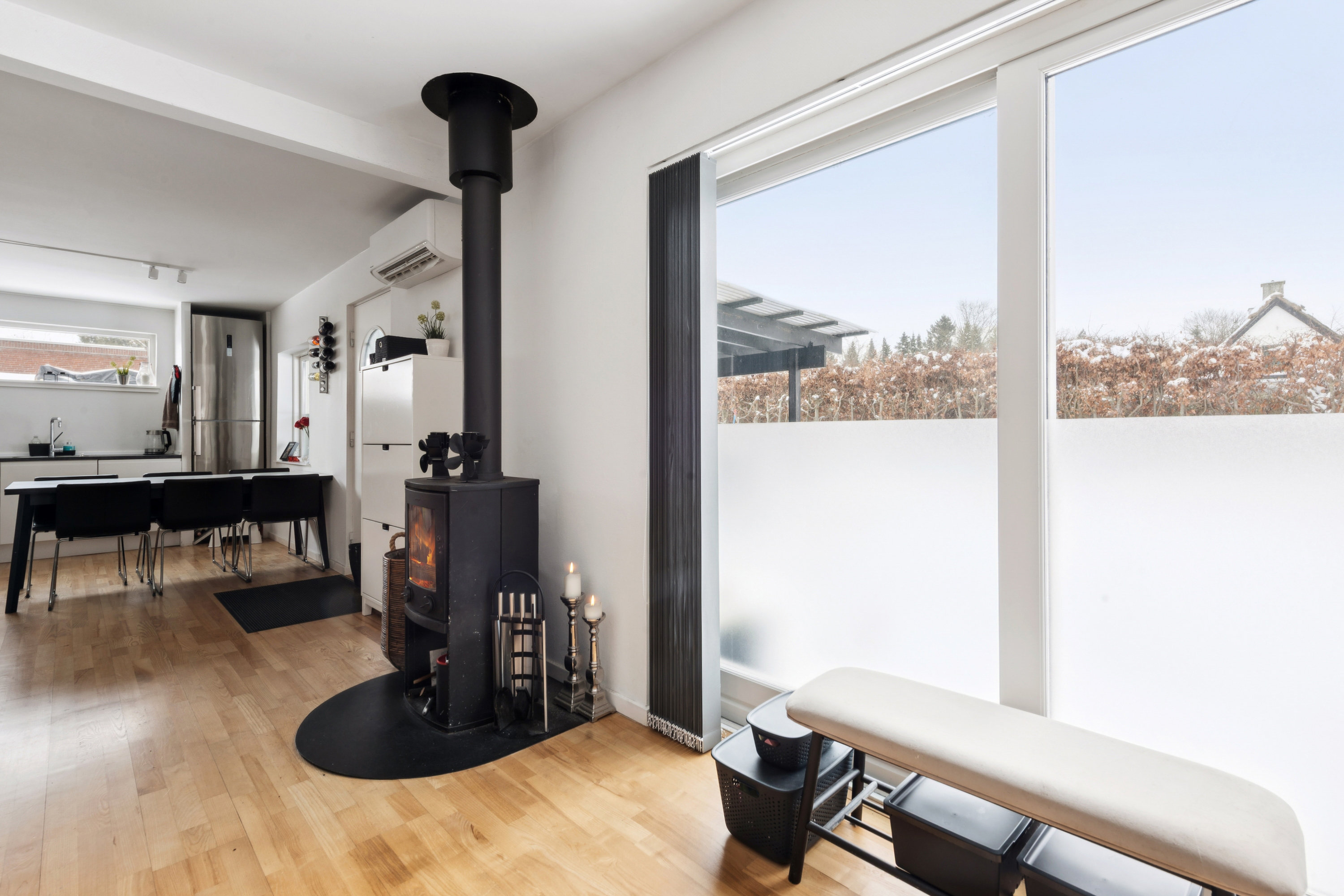 Fremhævet stue billede i fuldskærmstilstand. Billede af Skolevej 10C, 2690 Karlslunde