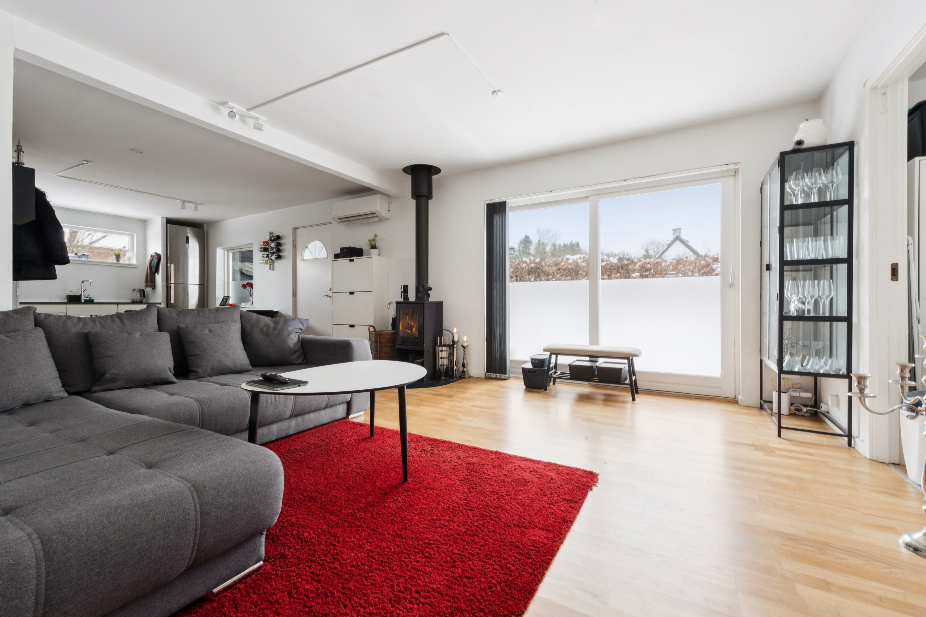 Fremhævet stue billede i fuldskærmstilstand. Billede af Skolevej 10C, 2690 Karlslunde