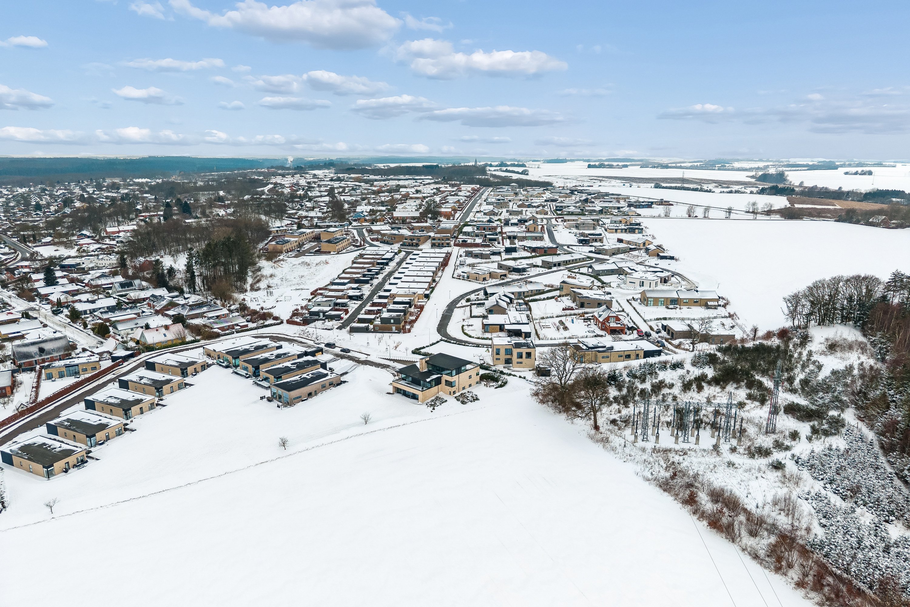 Fremhævet luftfoto billede i fuldskærmstilstand. Billede af Haarbakken 24, 8382 Hinnerup