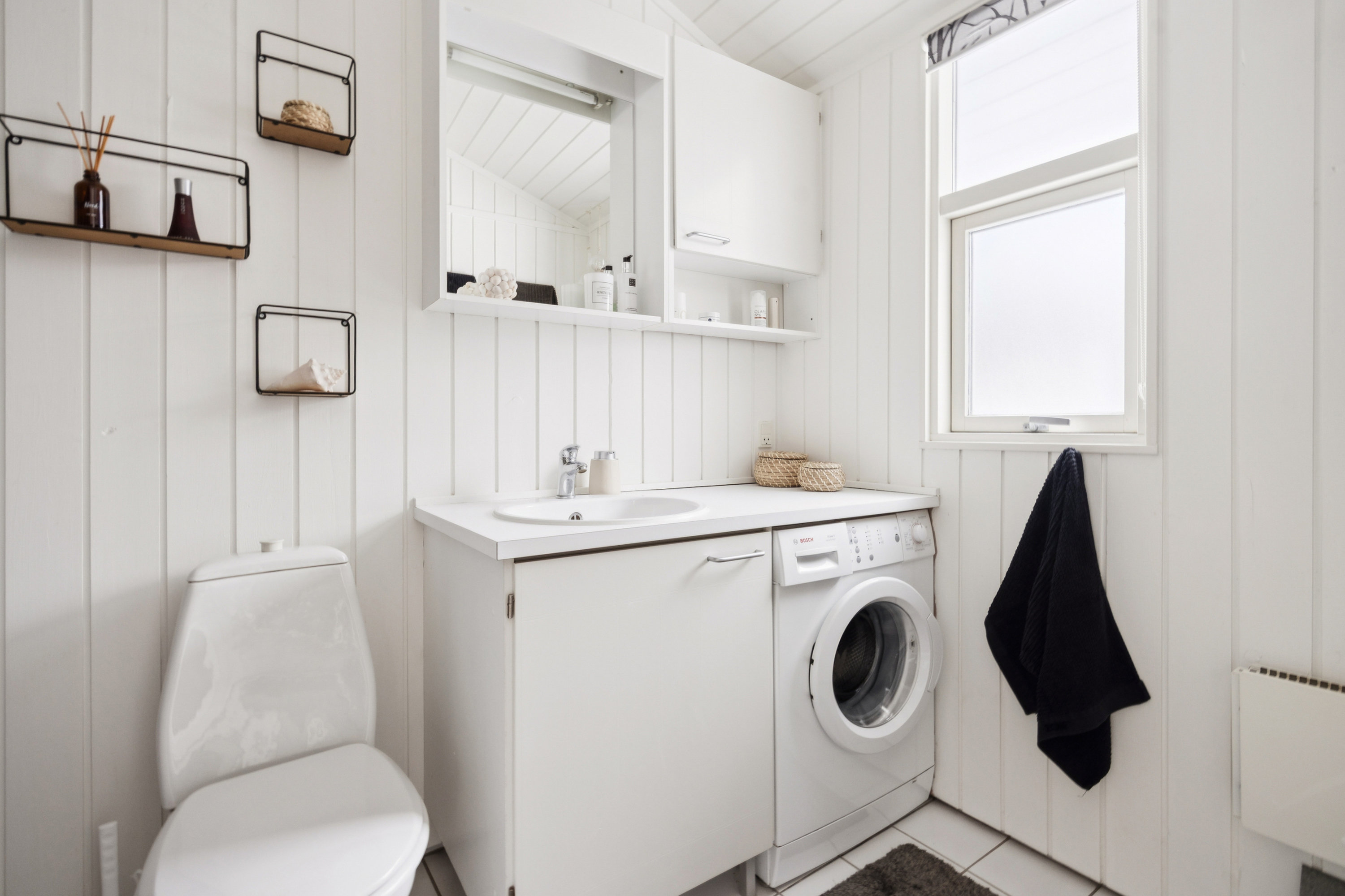 Fremhævet badeværelse billede i fuldskærmstilstand. Billede af Nørrestrand 48B, 9370 Hals