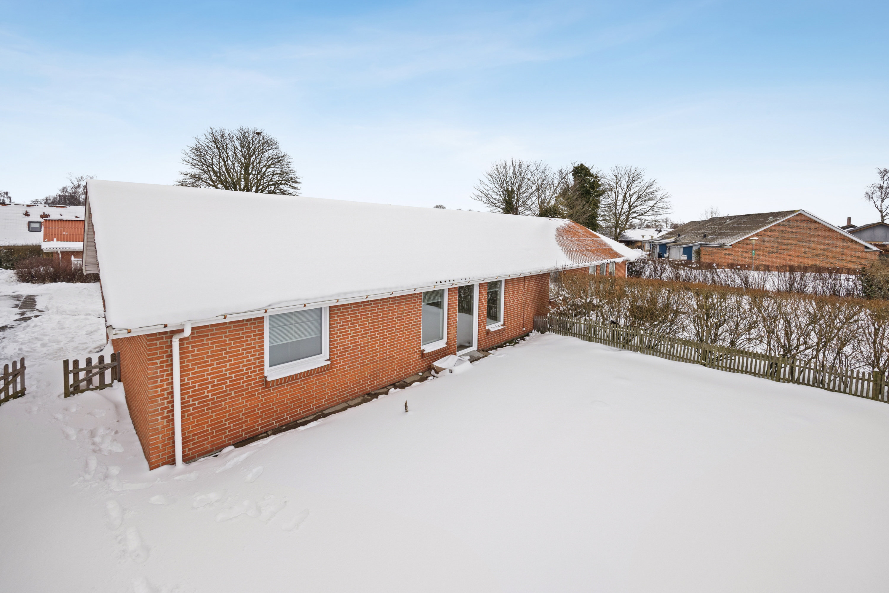 Fremhævet facade billede i fuldskærmstilstand. Billede af Rønhøj 5A, Langholt, 9310 Vodskov