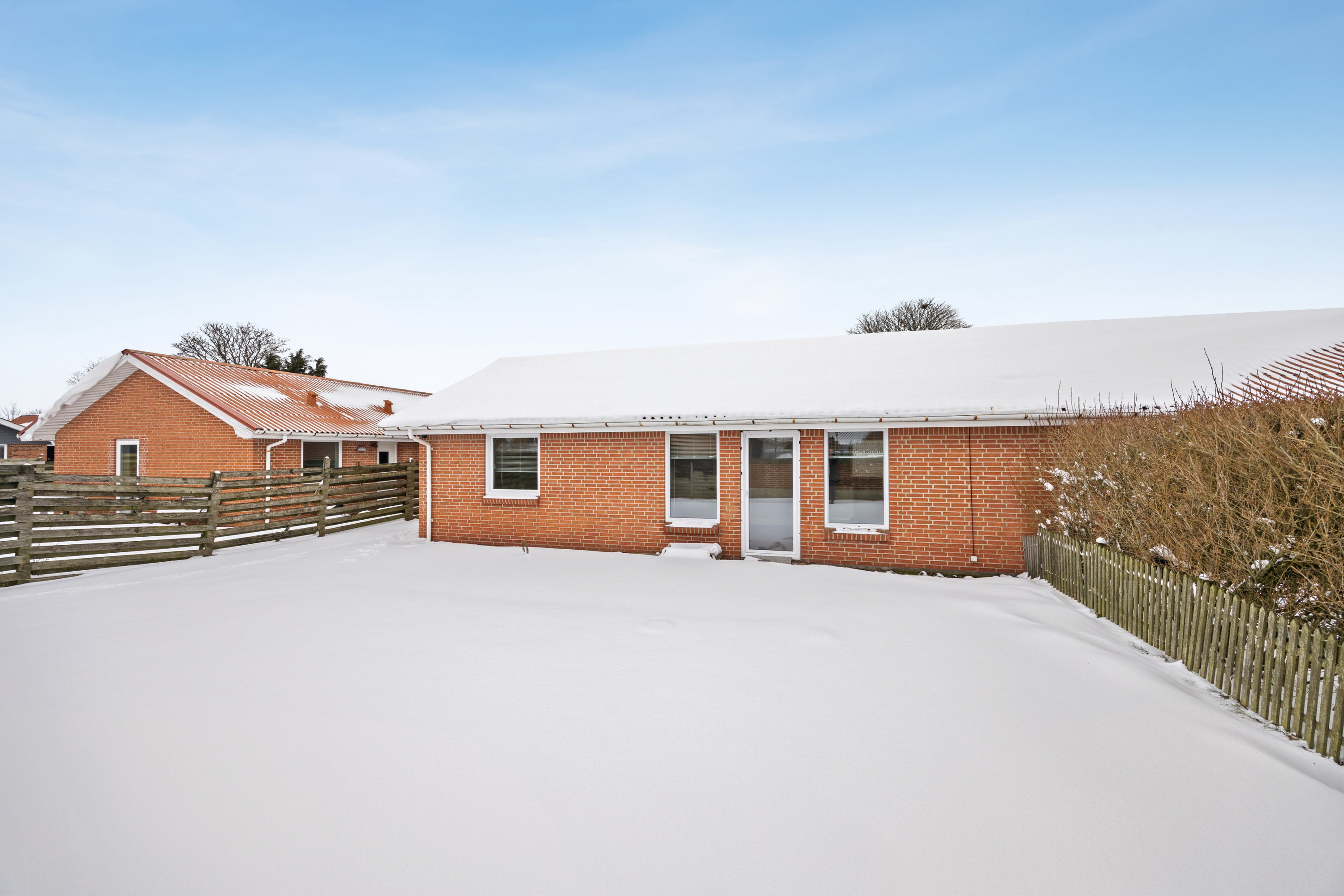 Fremhævet facade billede i fuldskærmstilstand. Billede af Rønhøj 5A, Langholt, 9310 Vodskov