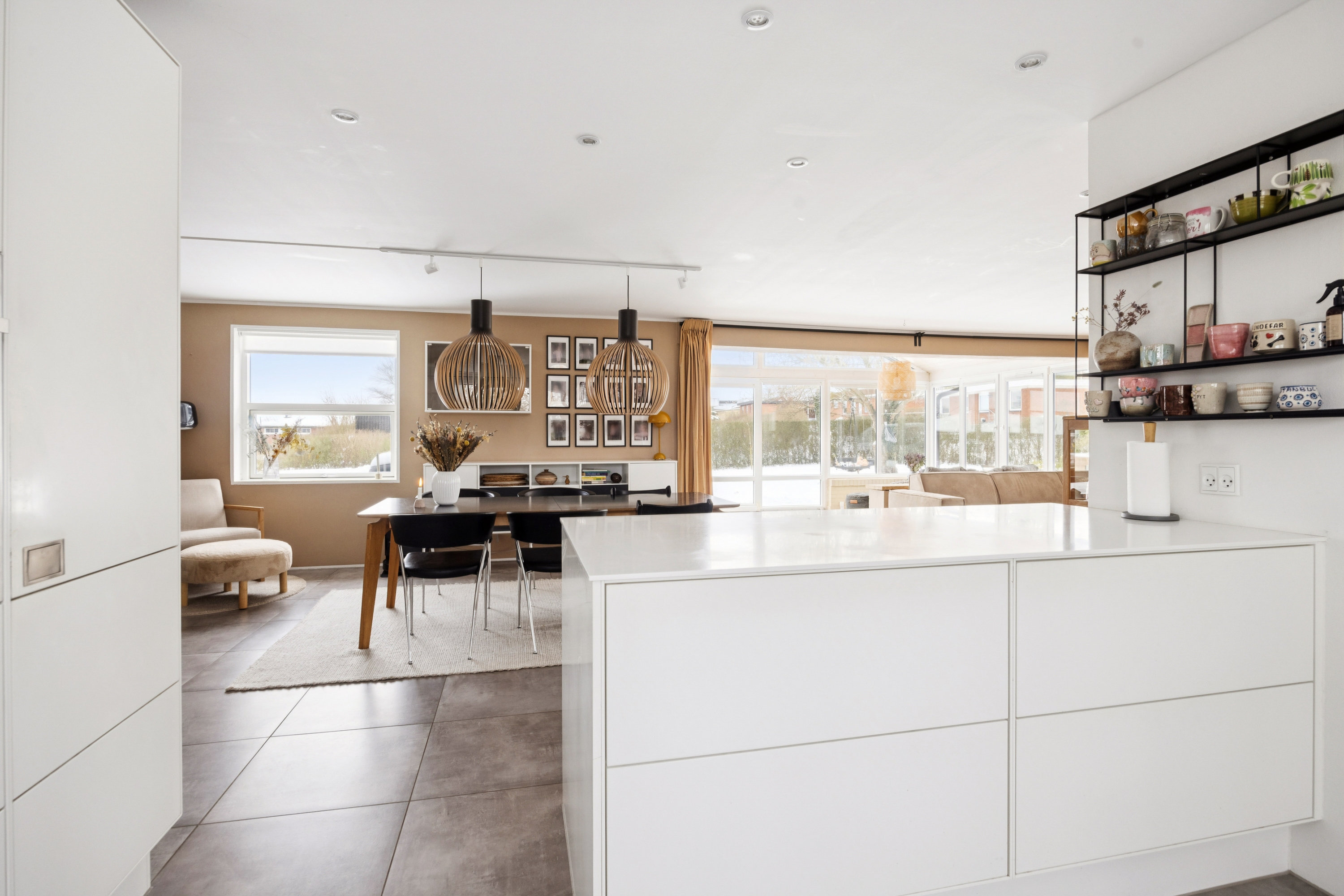 Fremhævet køkken billede i fuldskærmstilstand. Billede af Snehvidevej 1, 9400 Nørresundby