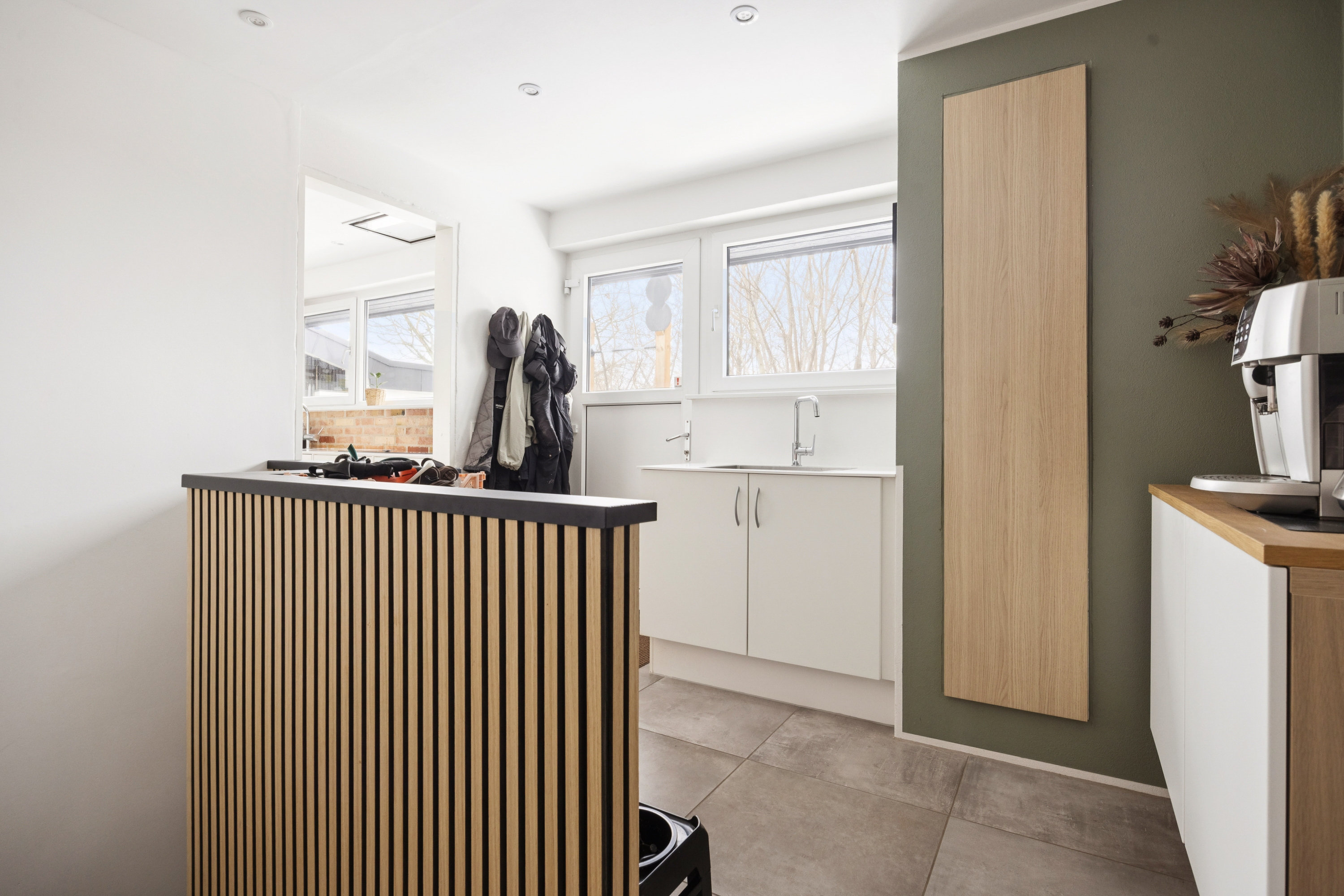 Fremhævet køkken billede i fuldskærmstilstand. Billede af Snehvidevej 1, 9400 Nørresundby