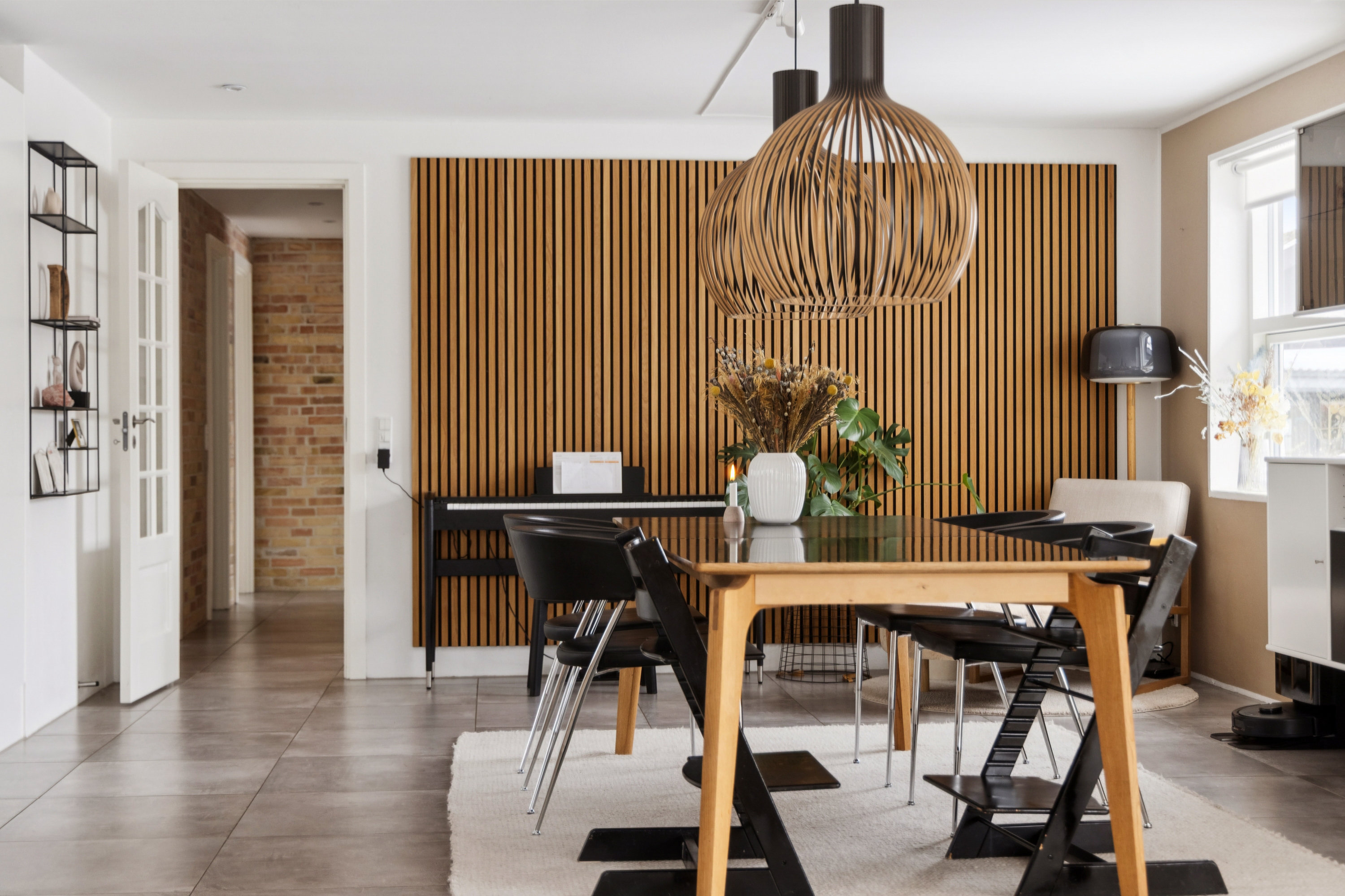 Fremhævet stue billede i fuldskærmstilstand. Billede af Snehvidevej 1, 9400 Nørresundby