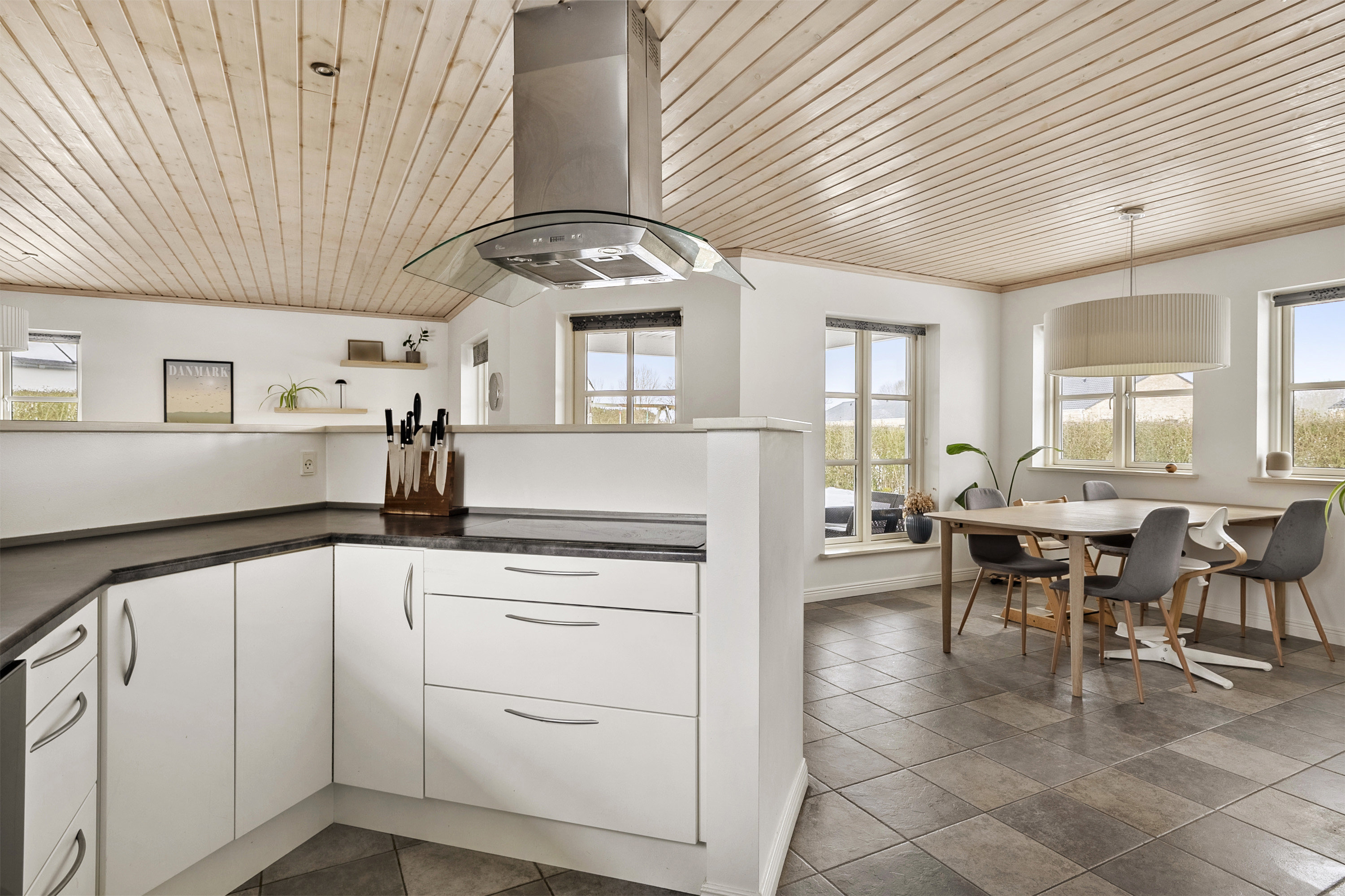 Fremhævet køkken billede i fuldskærmstilstand. Billede af Vejsgårdtoften 44, 4241 Vemmelev