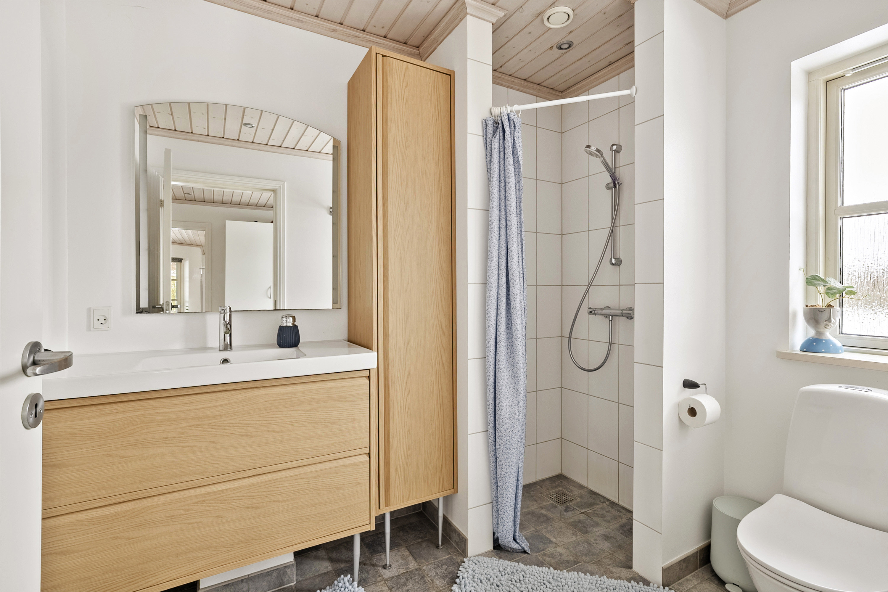 Fremhævet badeværelse billede i fuldskærmstilstand. Billede af Vejsgårdtoften 44, 4241 Vemmelev