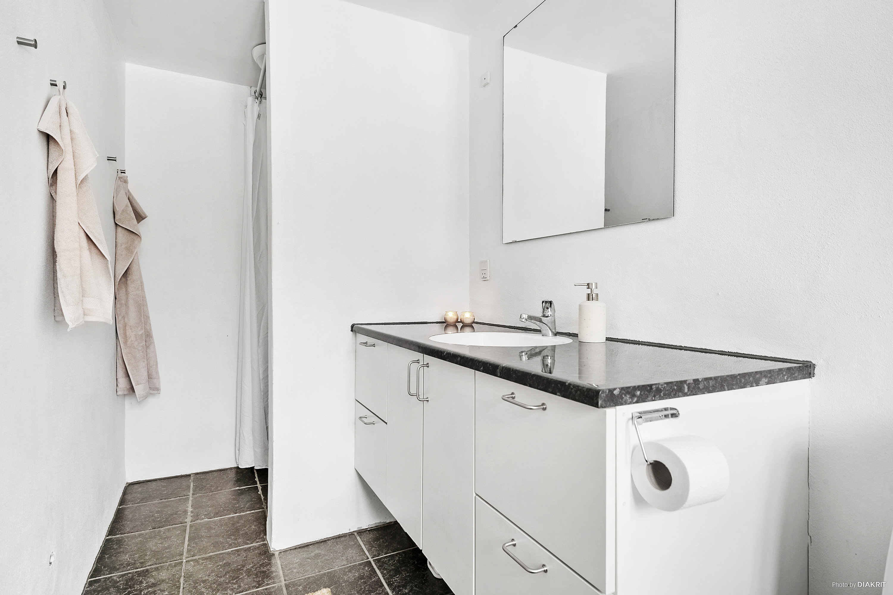 Fremhævet badeværelse billede i fuldskærmstilstand. Billede af Dyngby Møllevej 21, Dyngby, 8300 Odder