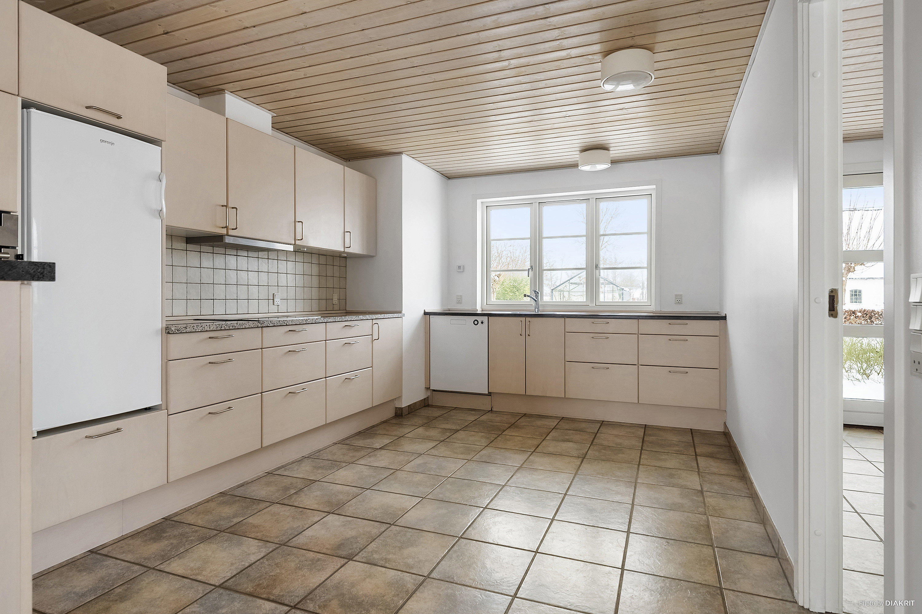 Fremhævet køkken billede i fuldskærmstilstand. Billede af Vestergårdsvej 25, Boulstrup, 8300 Odder