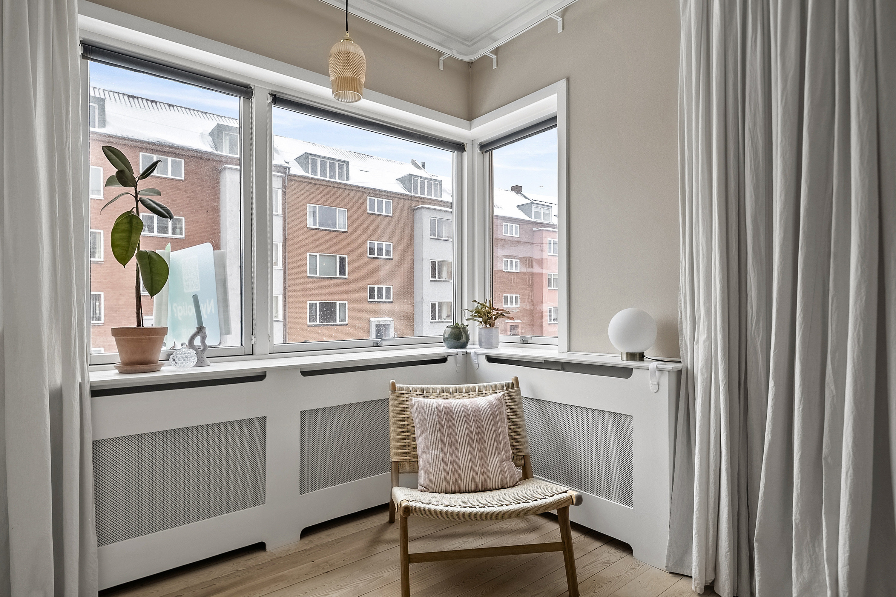 Fremhævet stue billede i fuldskærmstilstand. Billede af Langelandsgade 219, st.. th., 8200 Aarhus N