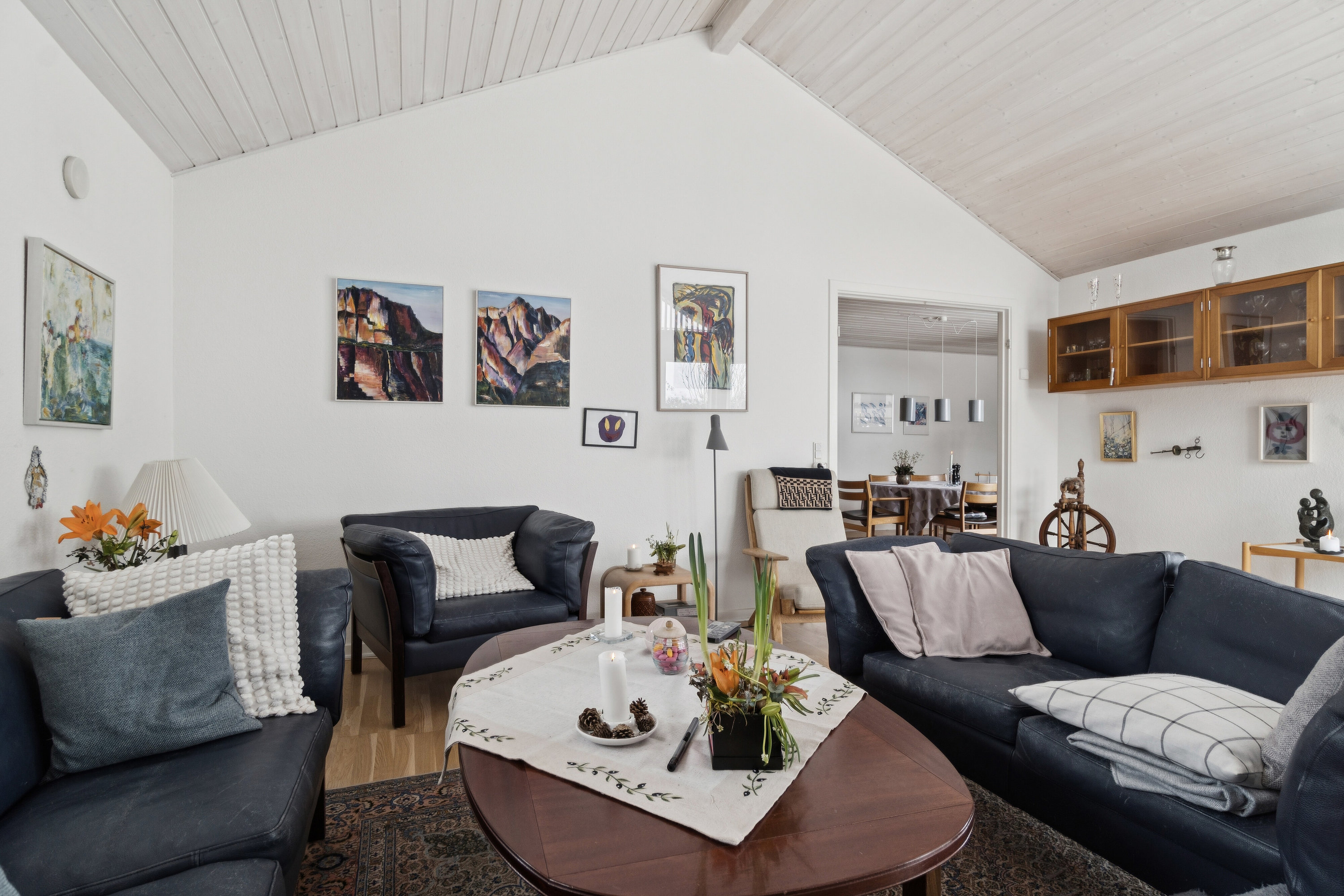 Fremhævet stue billede i fuldskærmstilstand. Billede af Poul Helgesens Vej 21, 8260 Viby J