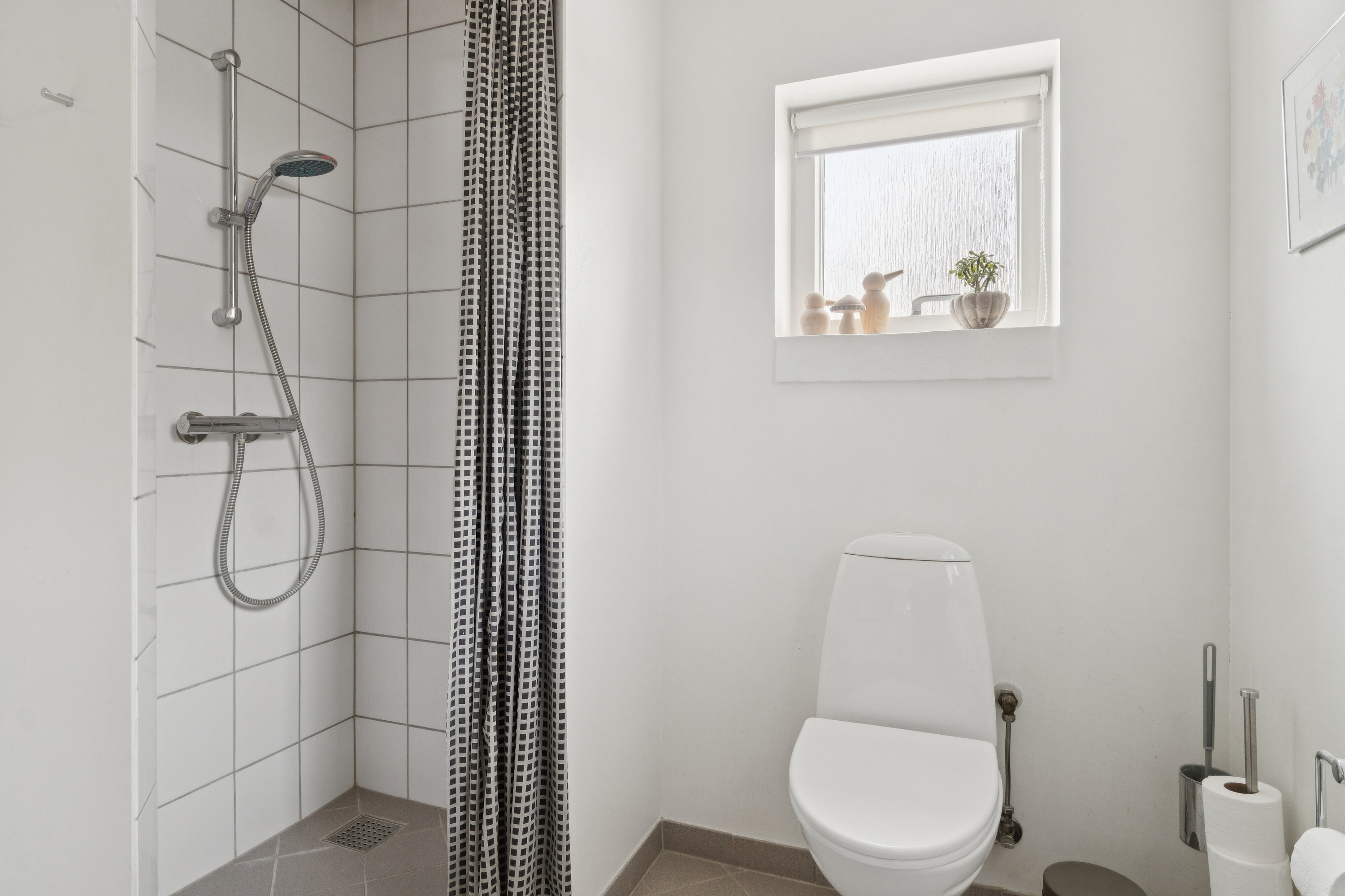 Fremhævet badeværelse billede i fuldskærmstilstand. Billede af Poul Helgesens Vej 21, 8260 Viby J