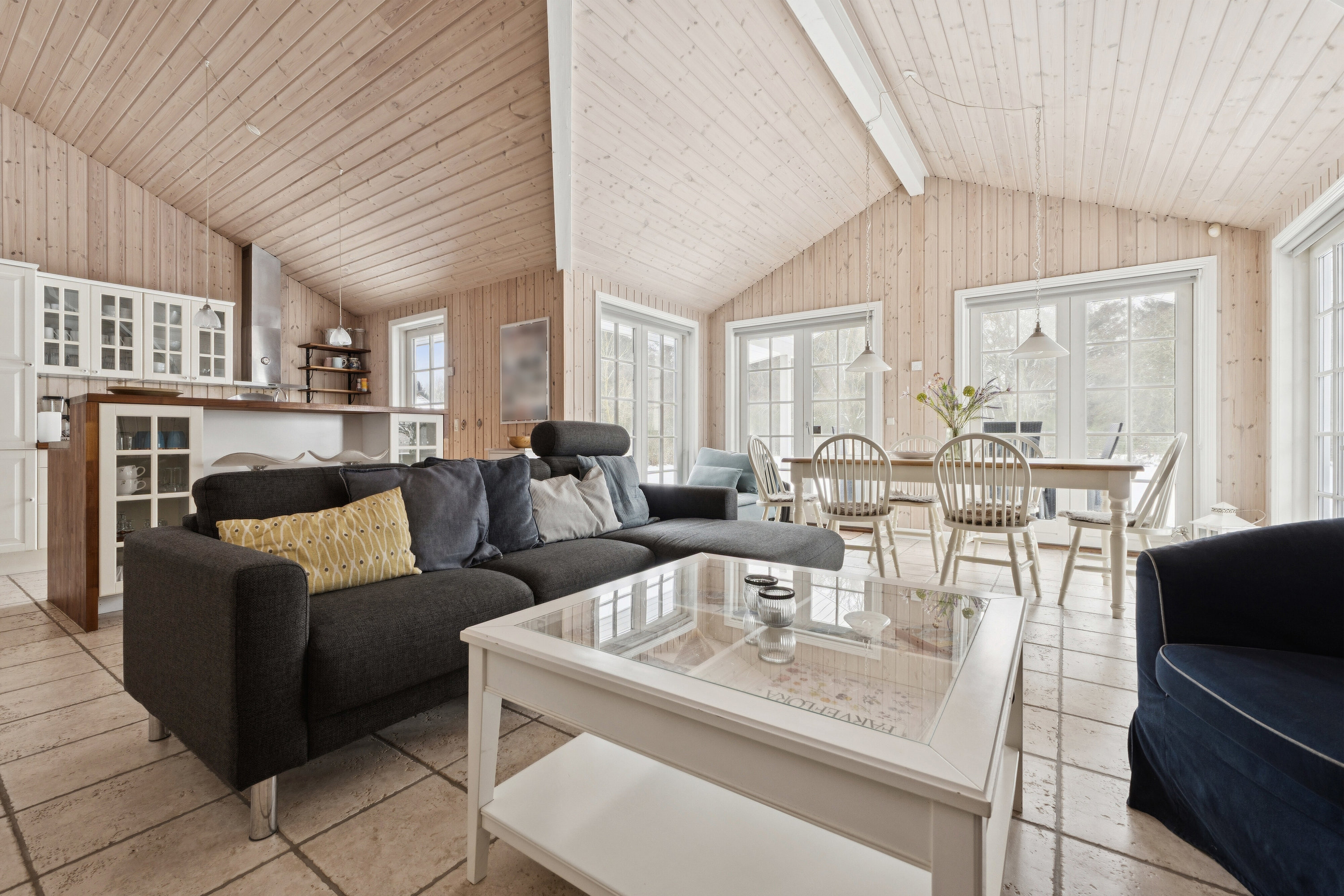 Fremhævet stue billede i fuldskærmstilstand. Billede af Gyvelvænget 27, Spodsbj Drej, 5900 Rudkøbing