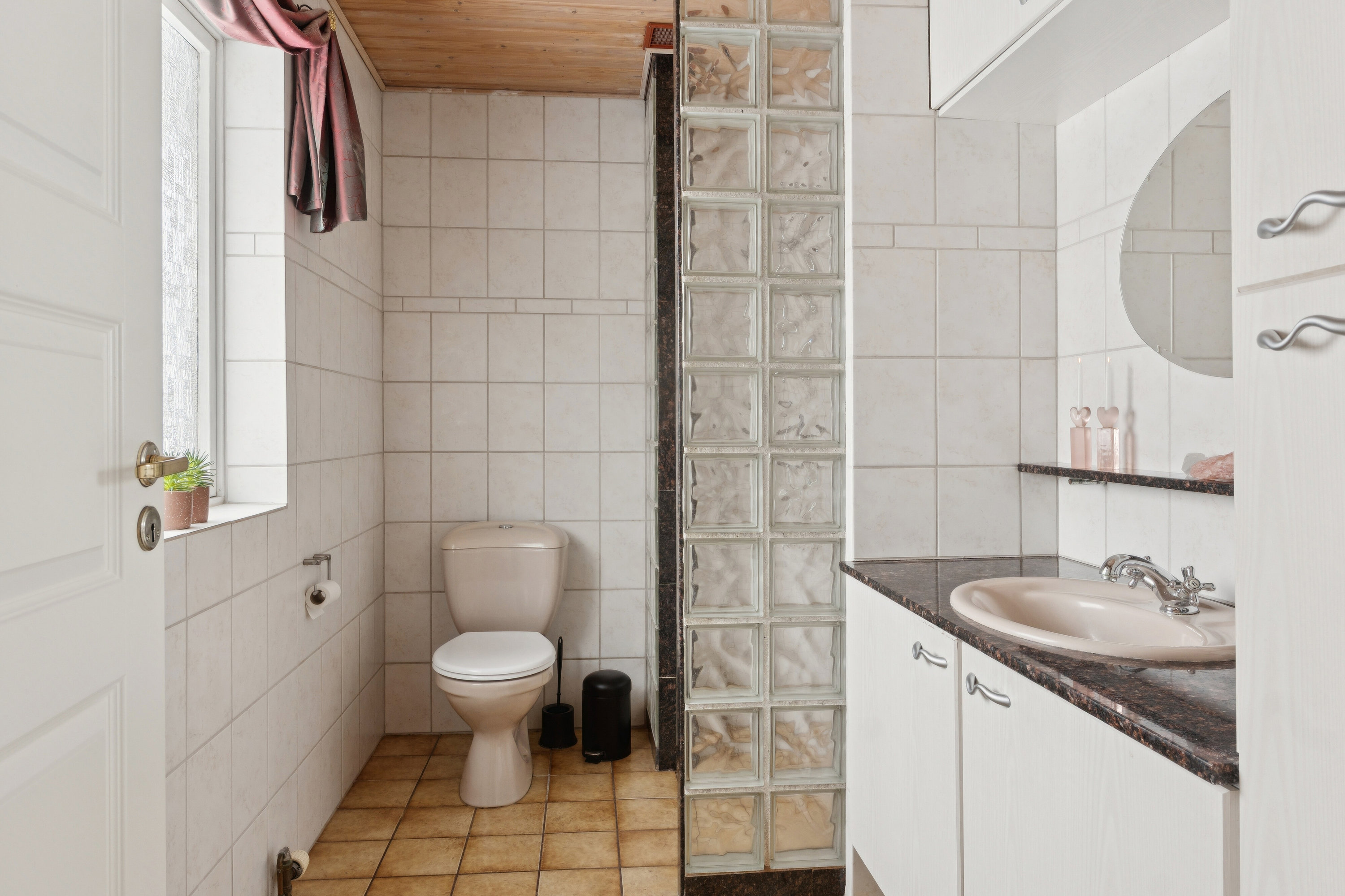 Fremhævet badeværelse billede i fuldskærmstilstand. Billede af Rysagervej 18, 4690 Haslev