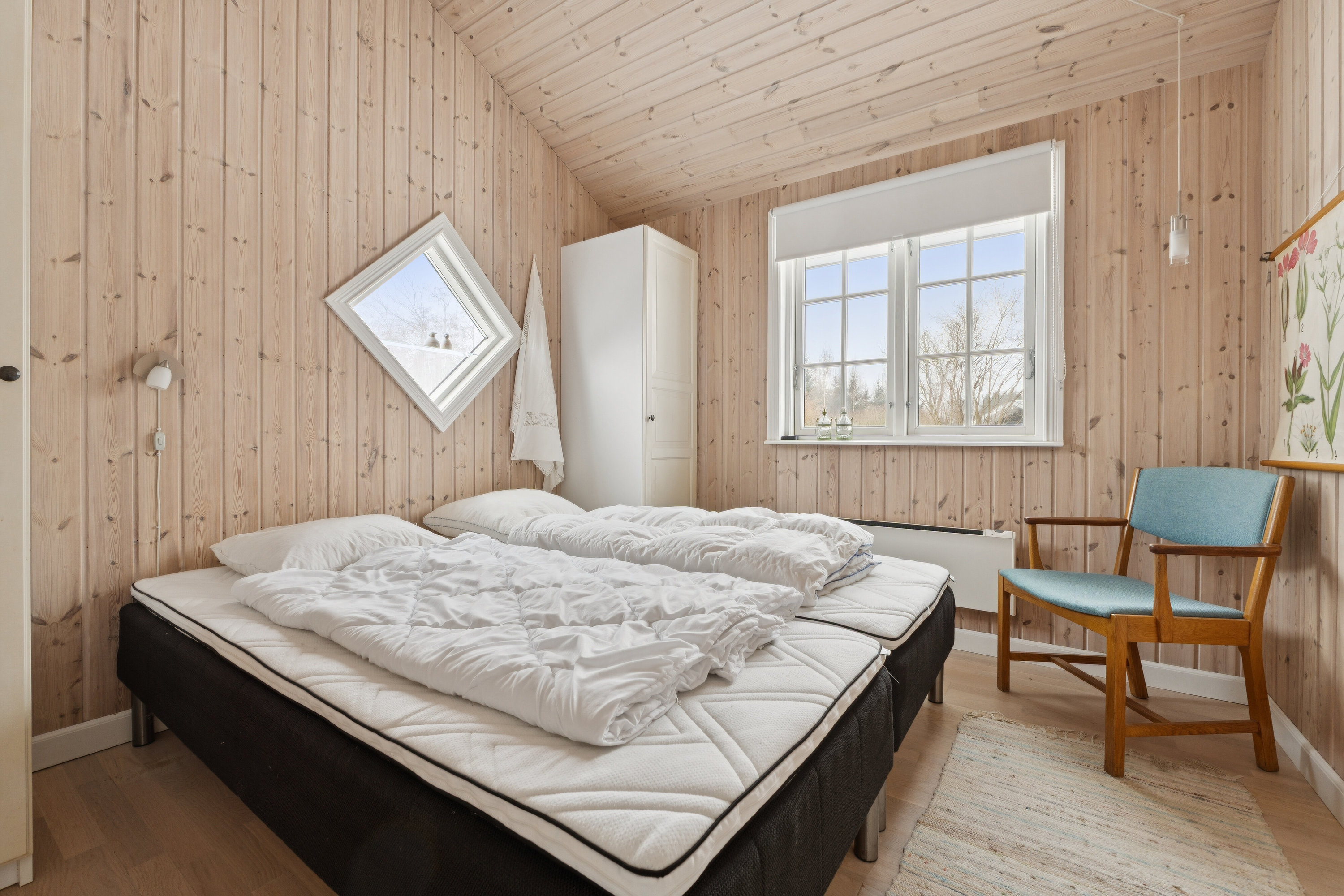 Fremhævet soveværelse billede i fuldskærmstilstand. Billede af Gyvelvænget 27, Spodsbj Drej, 5900 Rudkøbing