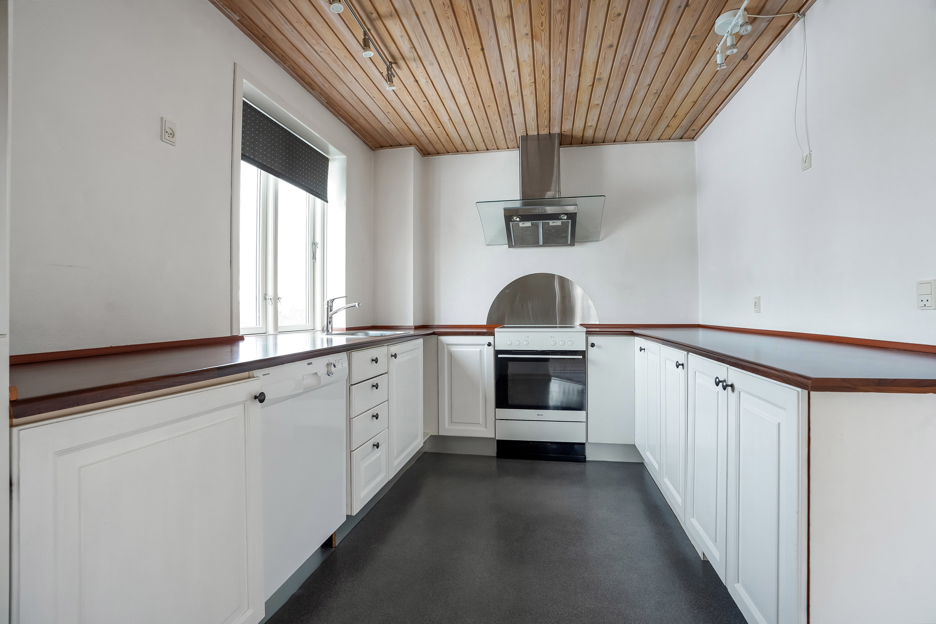 Fremhævet køkken billede i fuldskærmstilstand. Billede af Birkevej 14, 5550 Langeskov