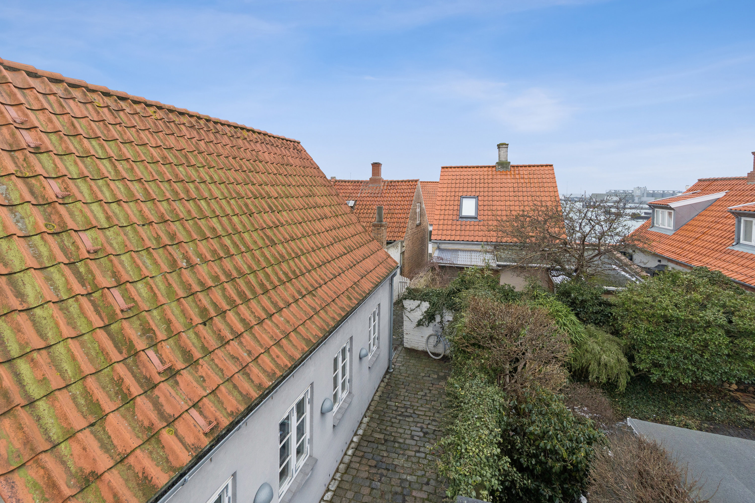 Fremhævet udendørs billede i fuldskærmstilstand. Billede af Kirkestræde 12, 3700 Rønne