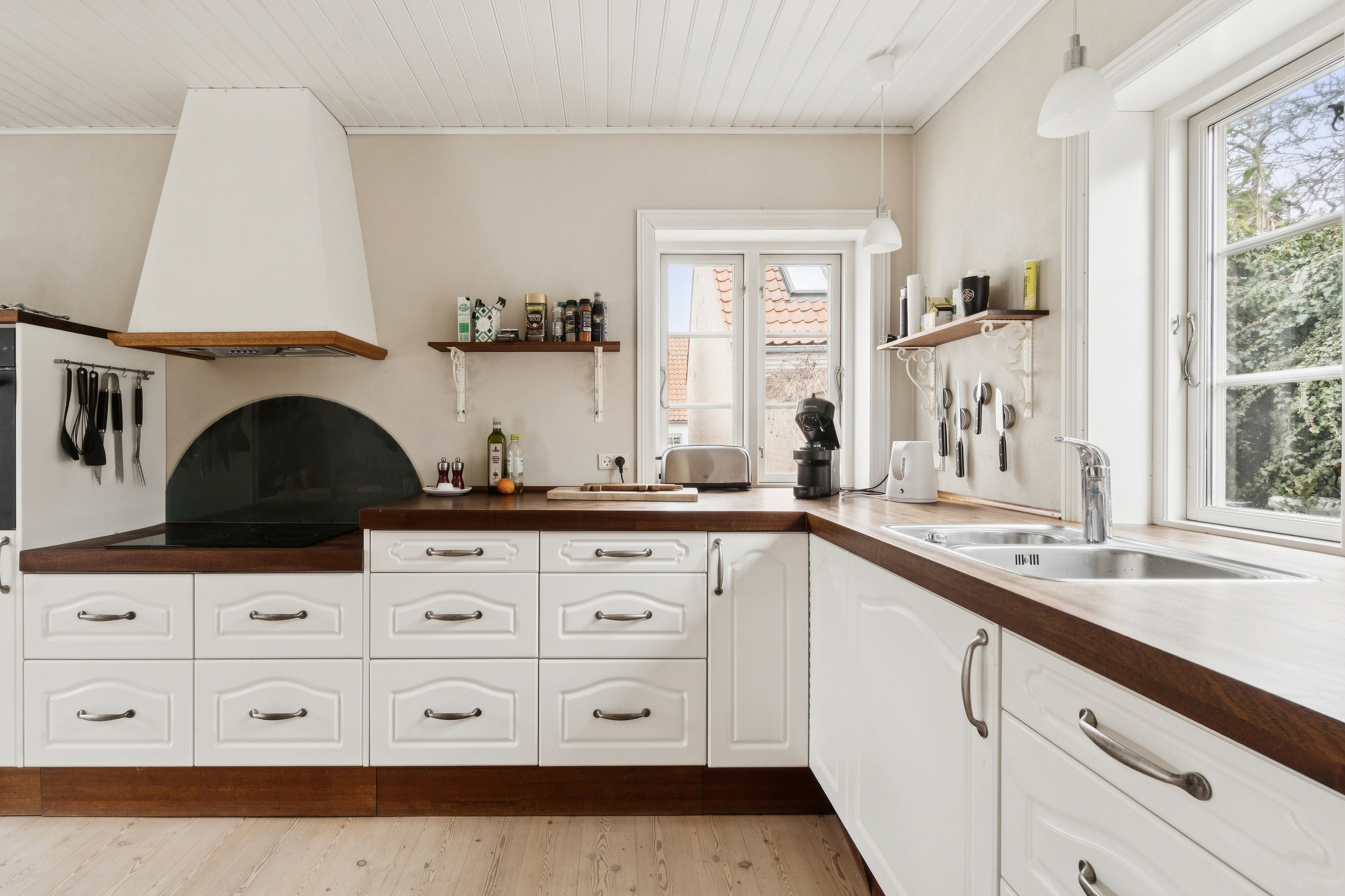 Fremhævet køkken billede i fuldskærmstilstand. Billede af Kirkestræde 12, 3700 Rønne