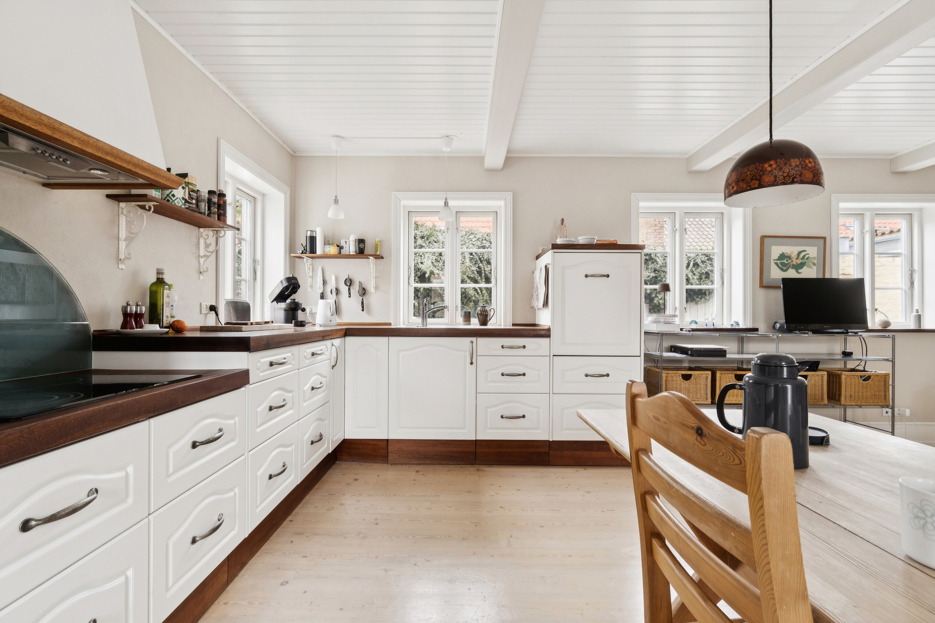 Fremhævet køkken billede i fuldskærmstilstand. Billede af Kirkestræde 12, 3700 Rønne