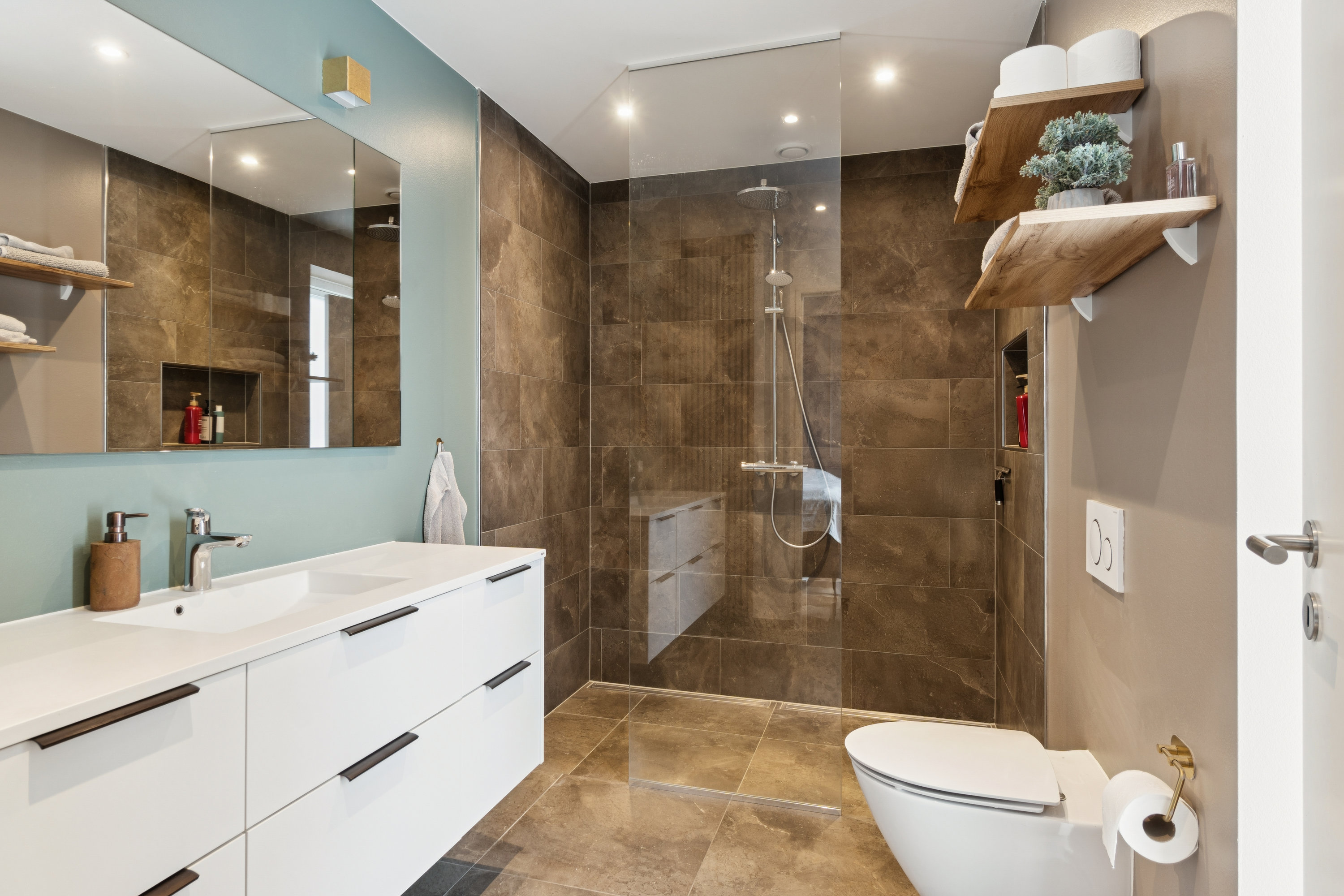 Fremhævet badeværelse billede i fuldskærmstilstand. Billede af Solbjerggårdsvej 19, 4281 Gørlev