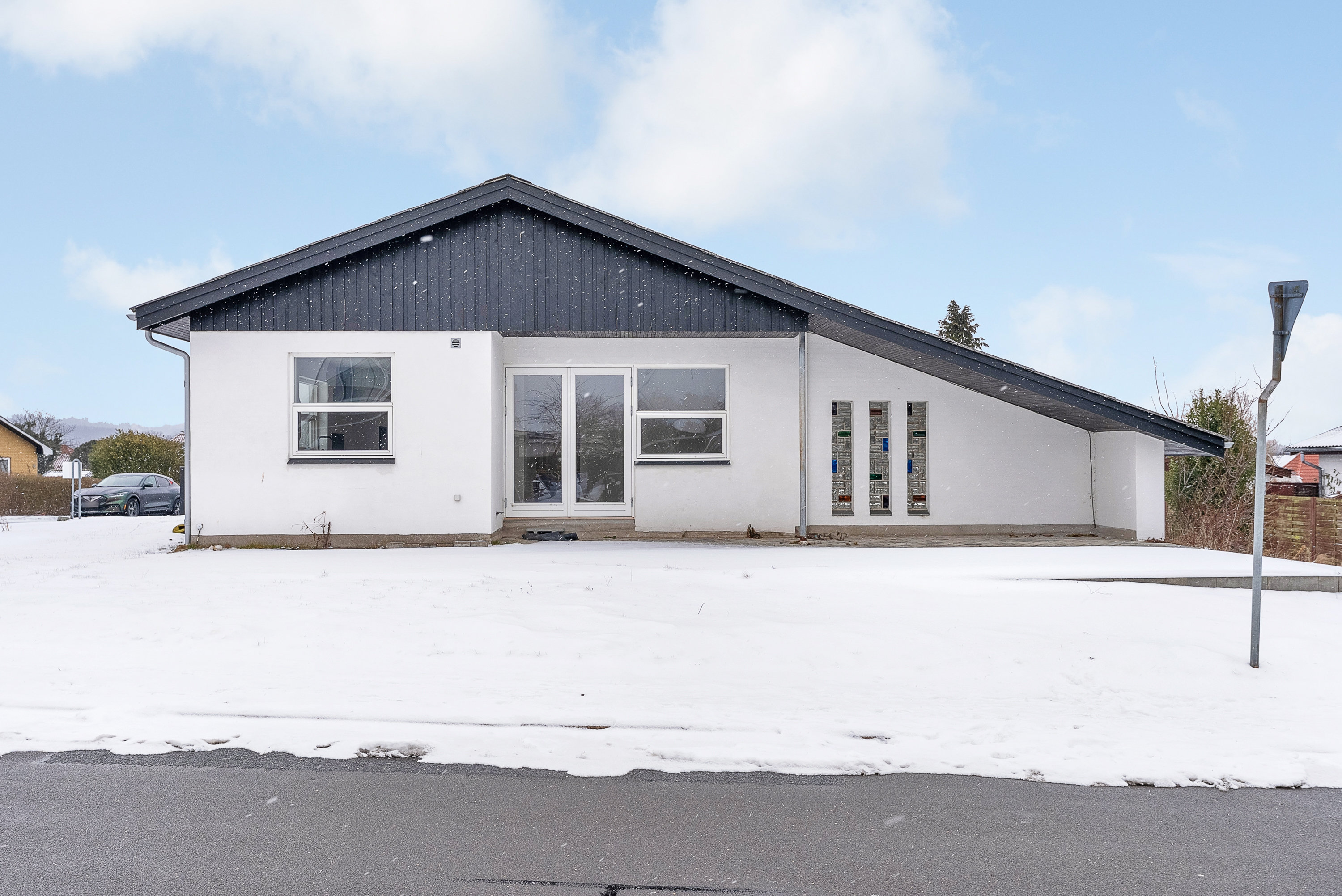 Fremhævet facade billede i fuldskærmstilstand. Billede af Saugstedgårdsvej 16, 5600 Faaborg