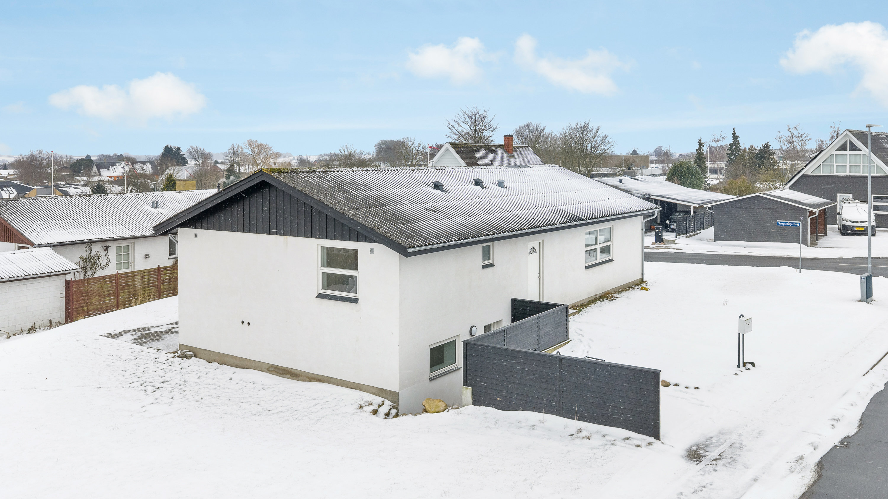 Fremhævet facade billede i fuldskærmstilstand. Billede af Saugstedgårdsvej 16, 5600 Faaborg