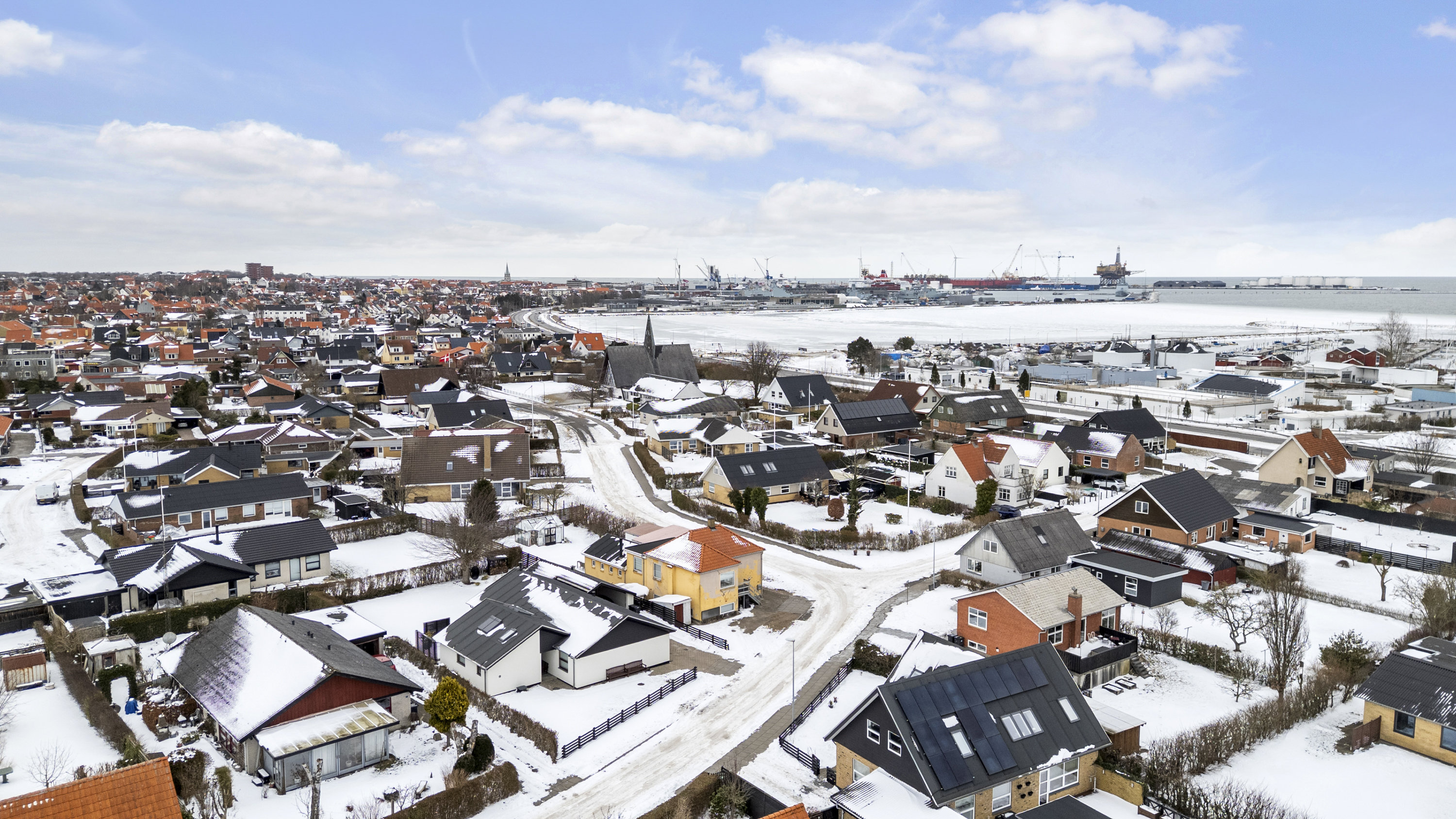 Fremhævet luftfoto billede i fuldskærmstilstand. Billede af Lisborgvej 17, 9900 Frederikshavn