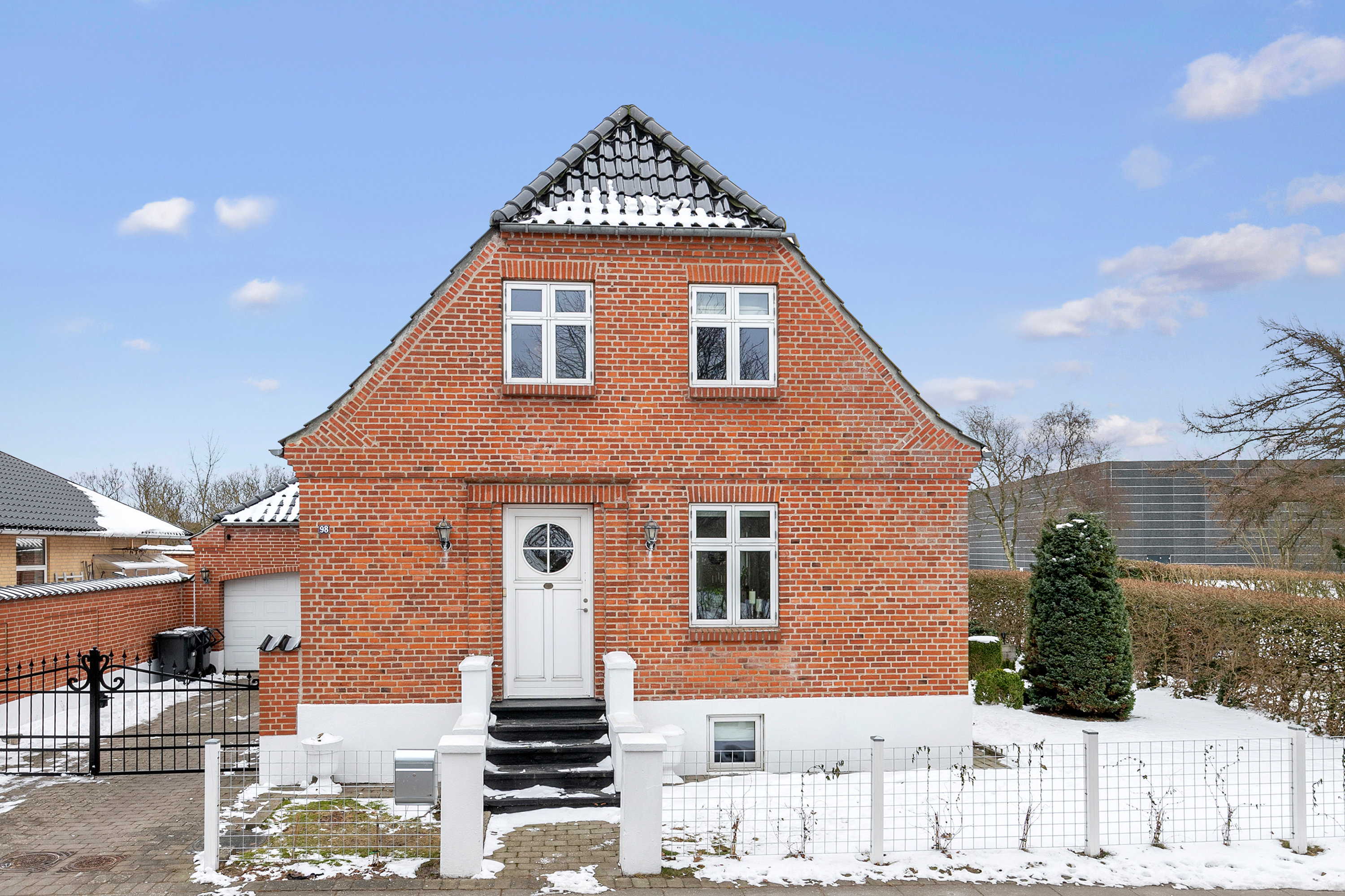 Fremhævet facade billede i fuldskærmstilstand. Billede af Nørregade 98, 9700 Brønderslev