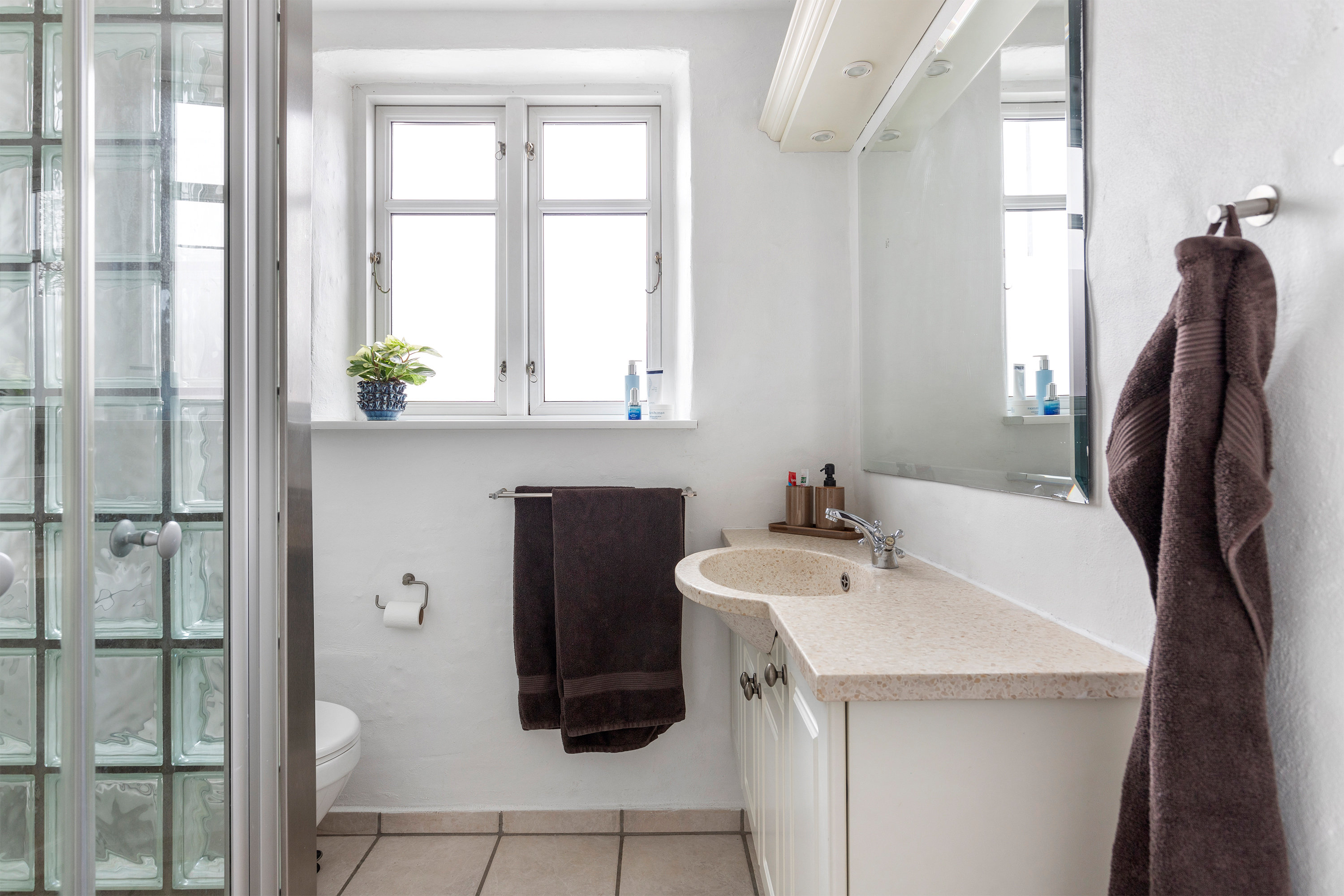 Fremhævet badeværelse billede i fuldskærmstilstand. Billede af Nørregade 98, 9700 Brønderslev