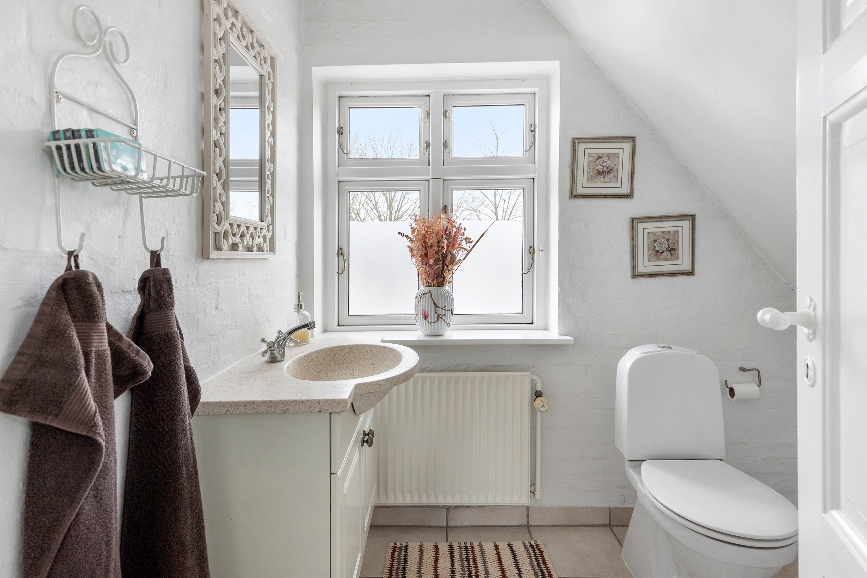 Fremhævet toilet billede i fuldskærmstilstand. Billede af Nørregade 98, 9700 Brønderslev