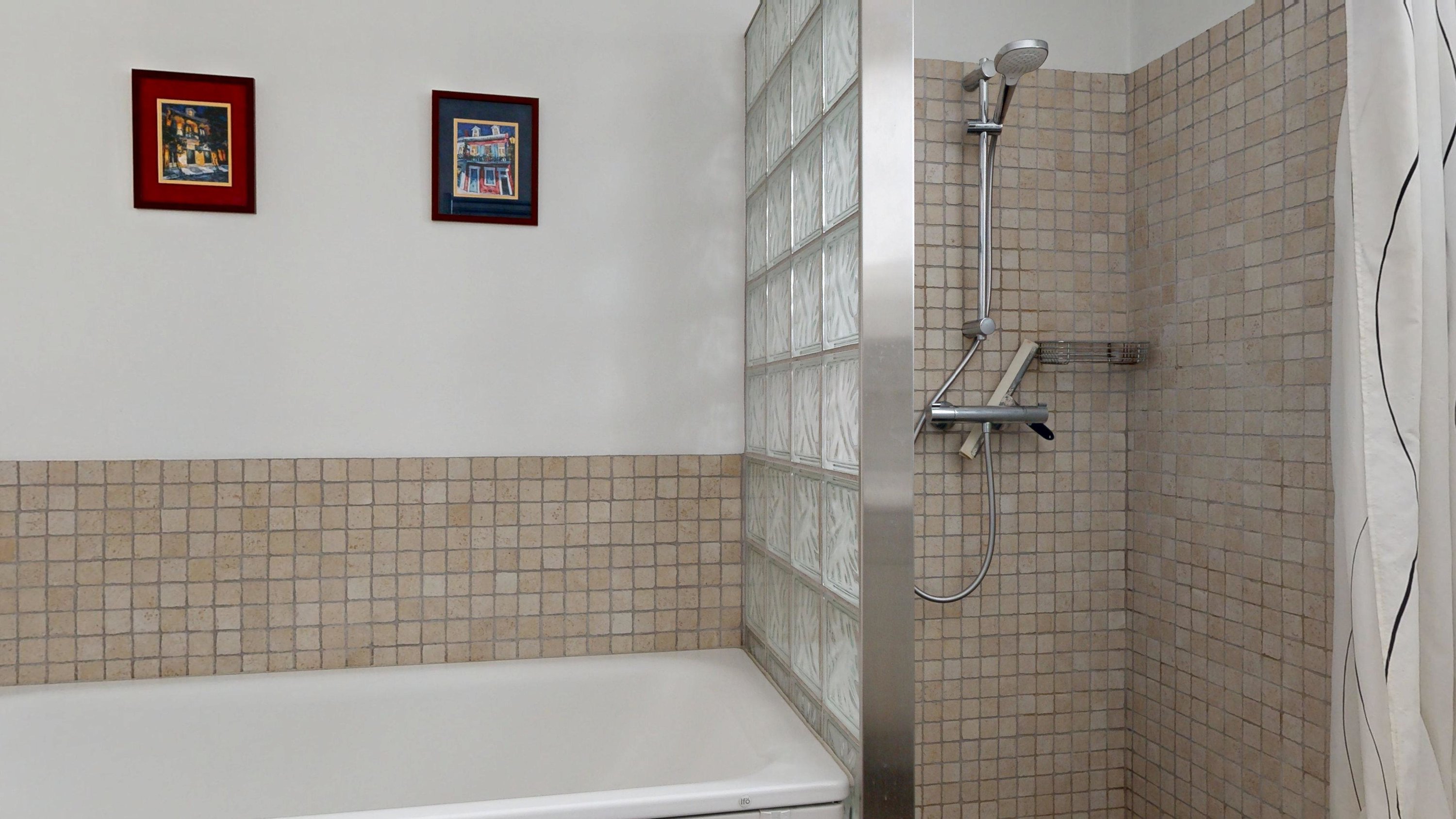 Fremhævet badeværelse billede i fuldskærmstilstand. Billede af Rosenborgvangen 8, 8600 Silkeborg