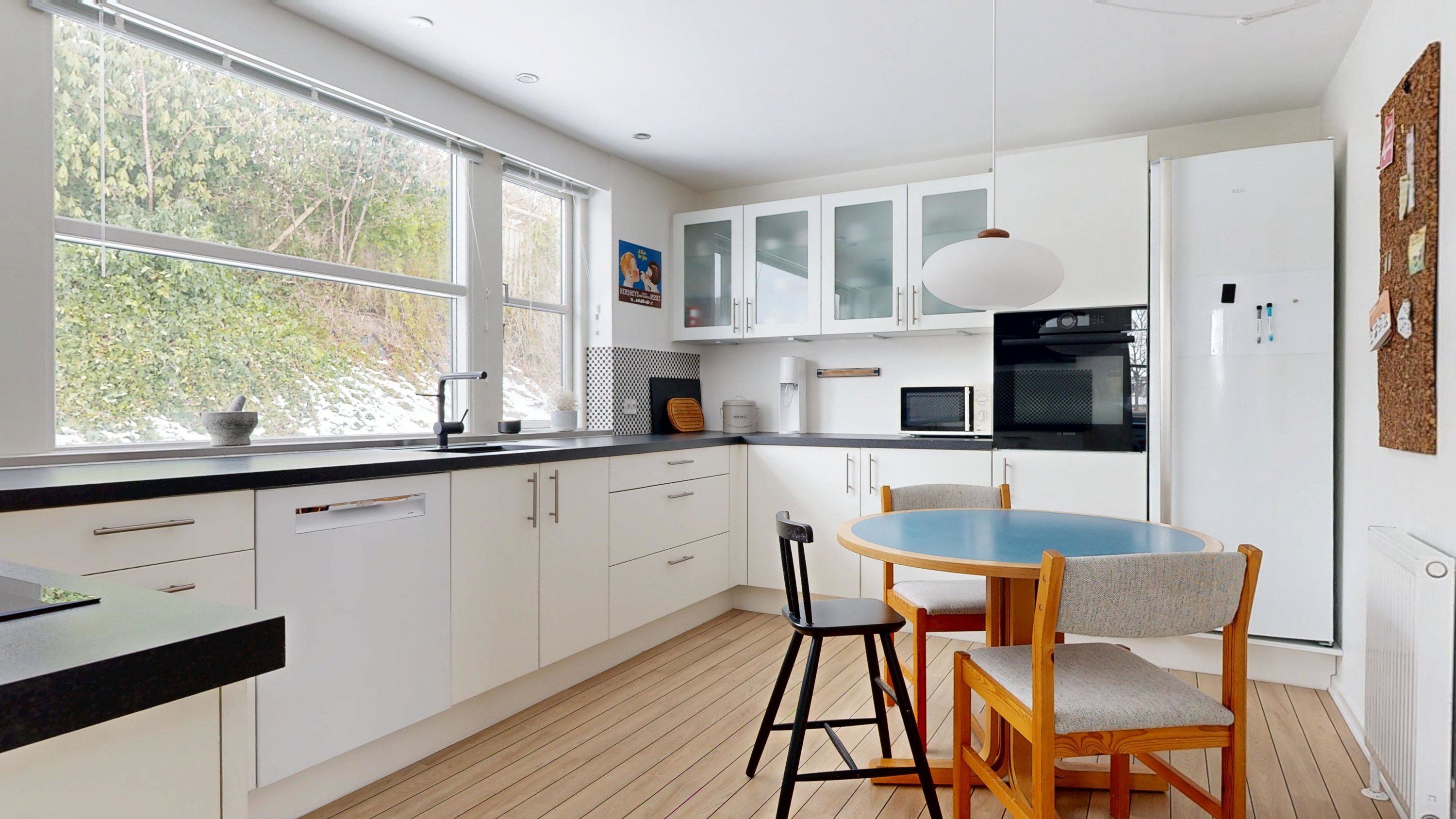 Fremhævet køkken alrum billede i fuldskærmstilstand. Billede af Rosenborgvangen 8, 8600 Silkeborg