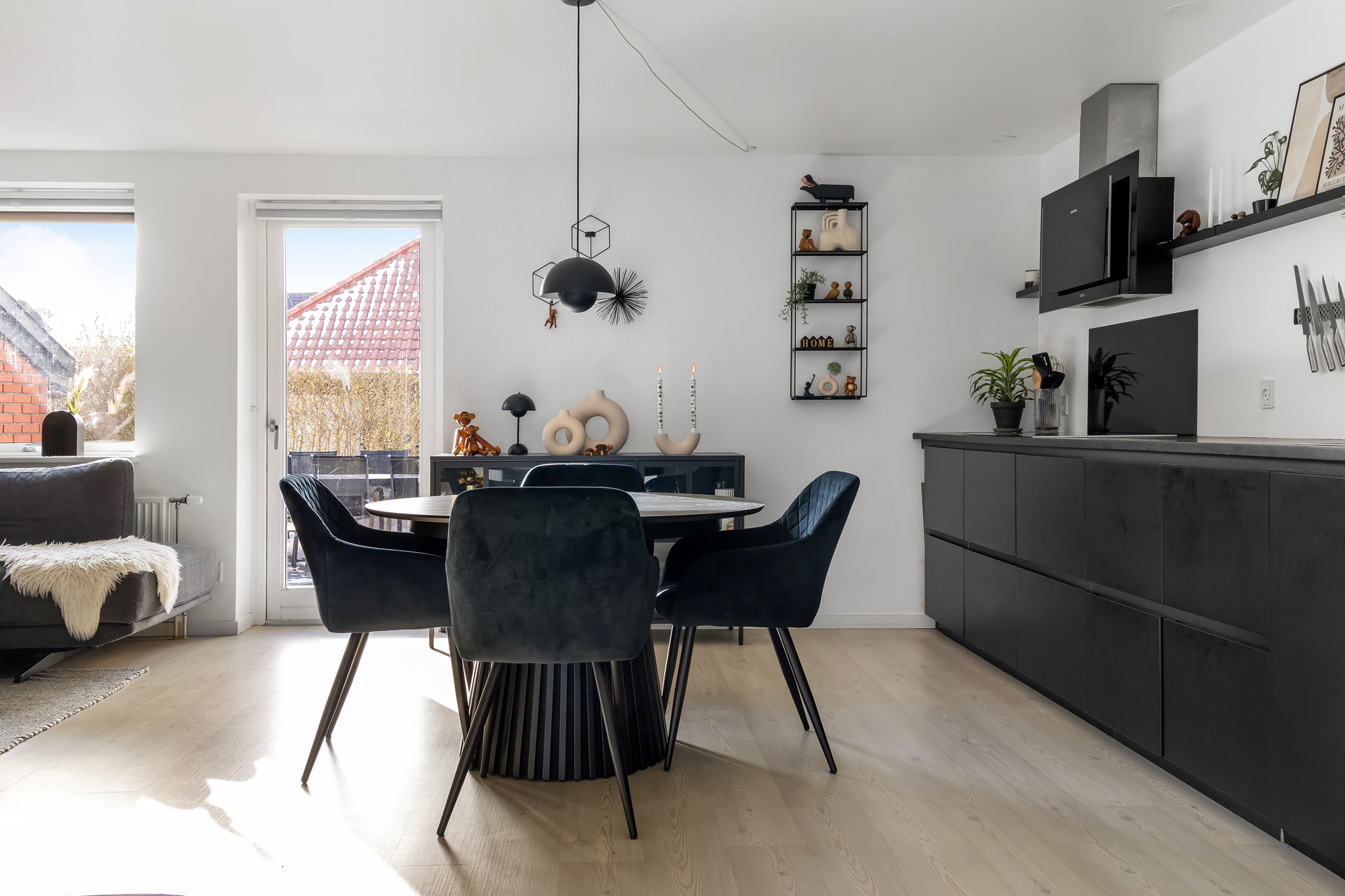 Fremhævet stue billede i fuldskærmstilstand. Billede af Øvej 31B, 3550 Slangerup