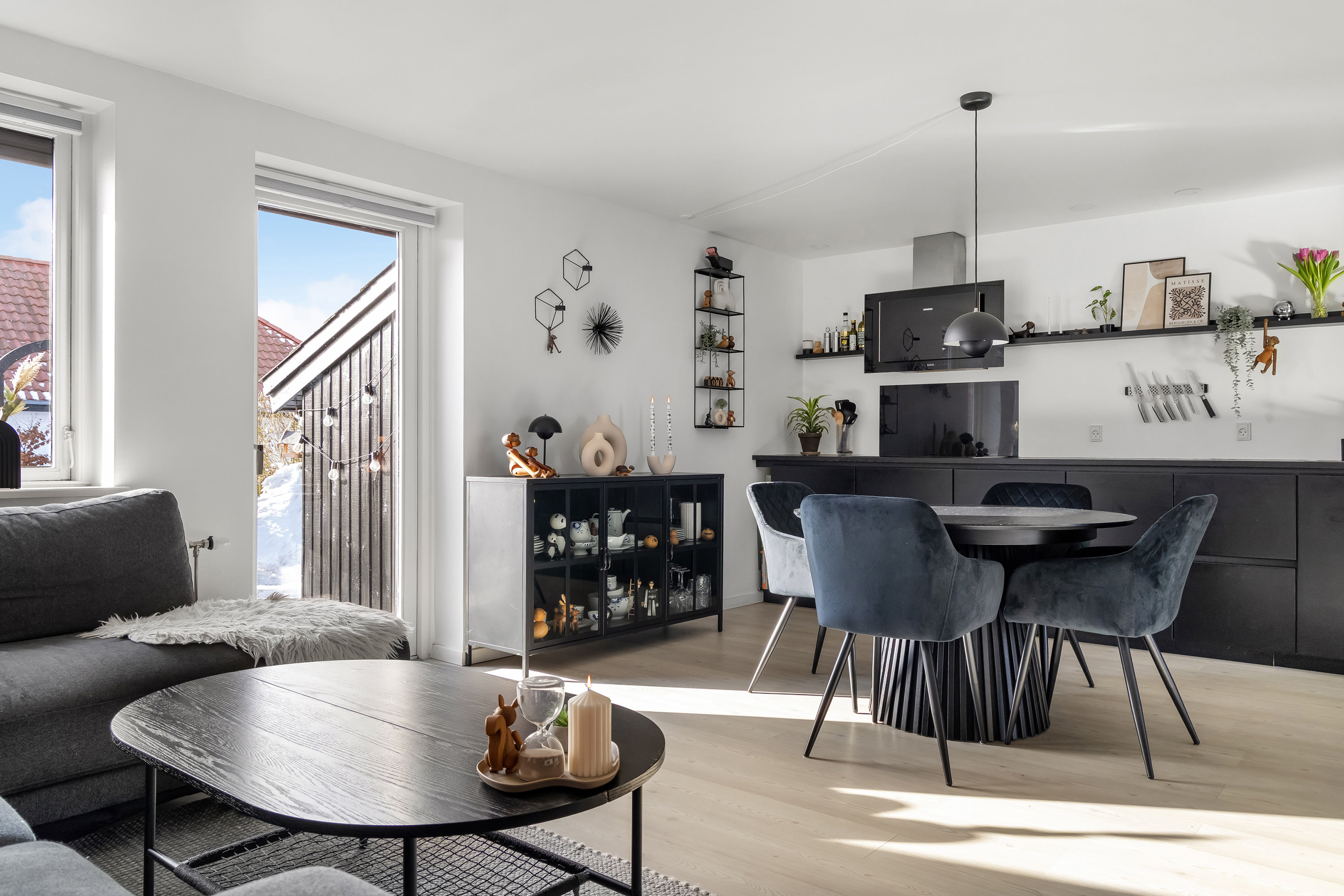 Fremhævet stue billede i fuldskærmstilstand. Billede af Øvej 31B, 3550 Slangerup