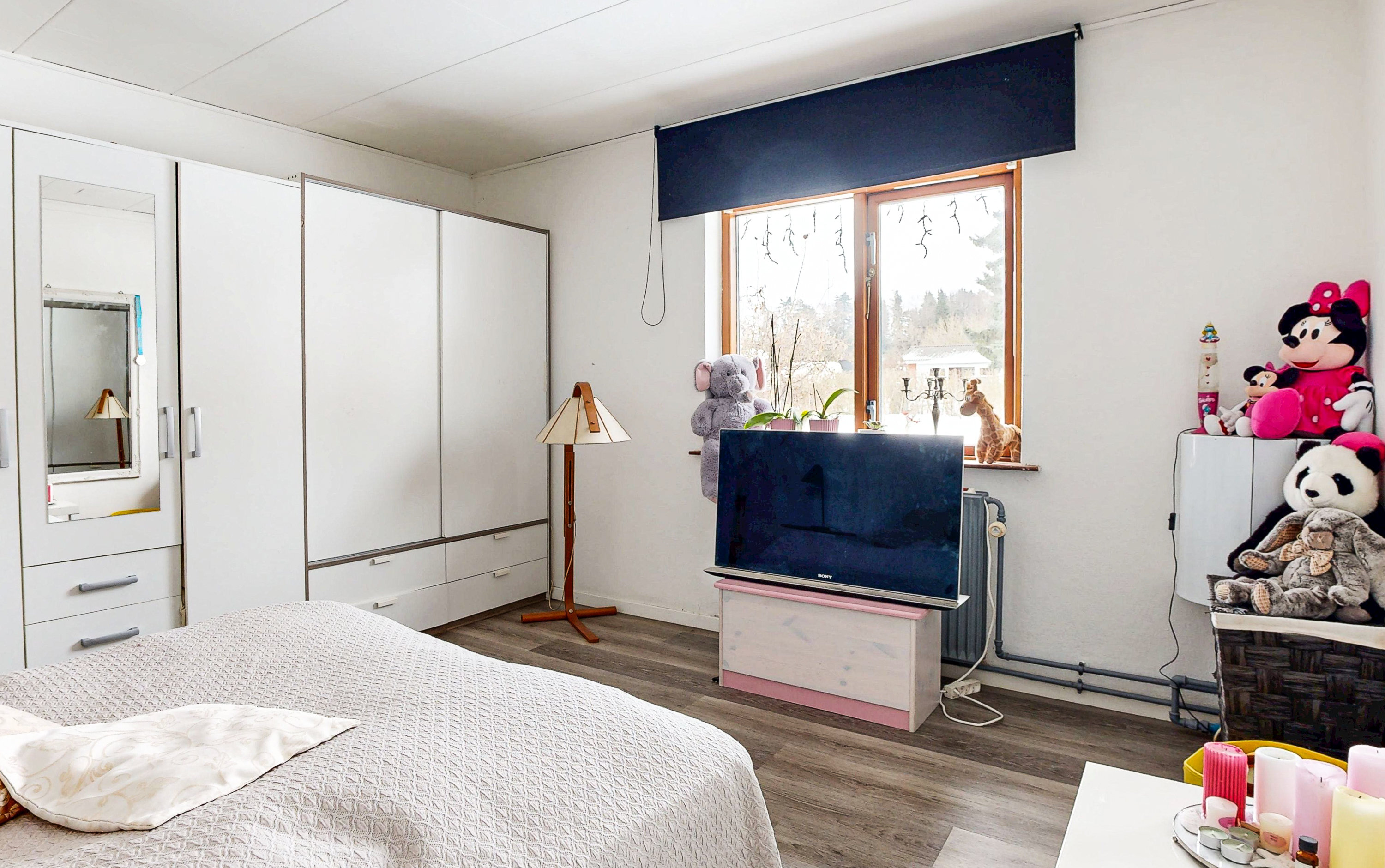 Fremhævet soveværelse billede i fuldskærmstilstand. Billede af Møllegårds Allé 6, 8600 Silkeborg