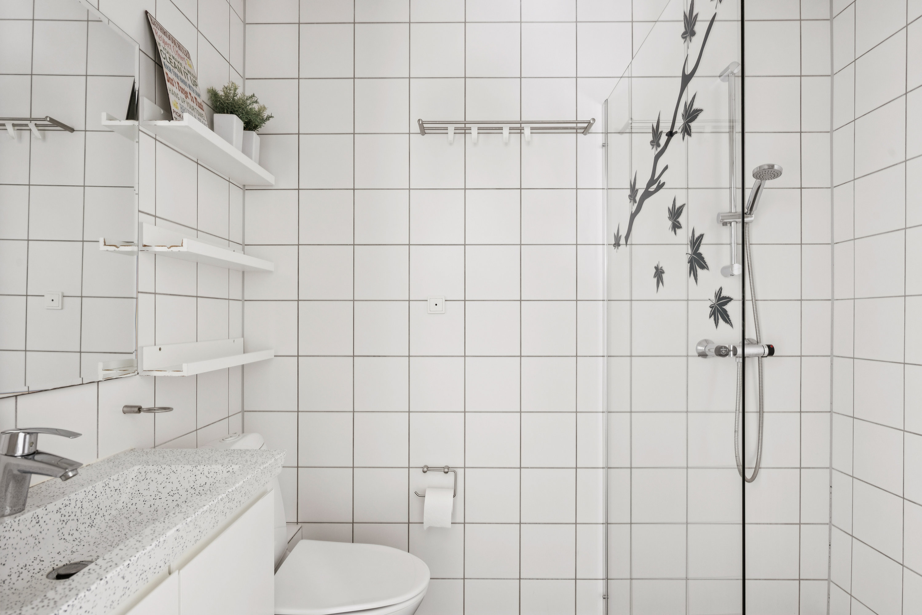 Fremhævet badeværelse billede i fuldskærmstilstand. Billede af Øerkrogvejen 2, 110., 8400 Ebeltoft